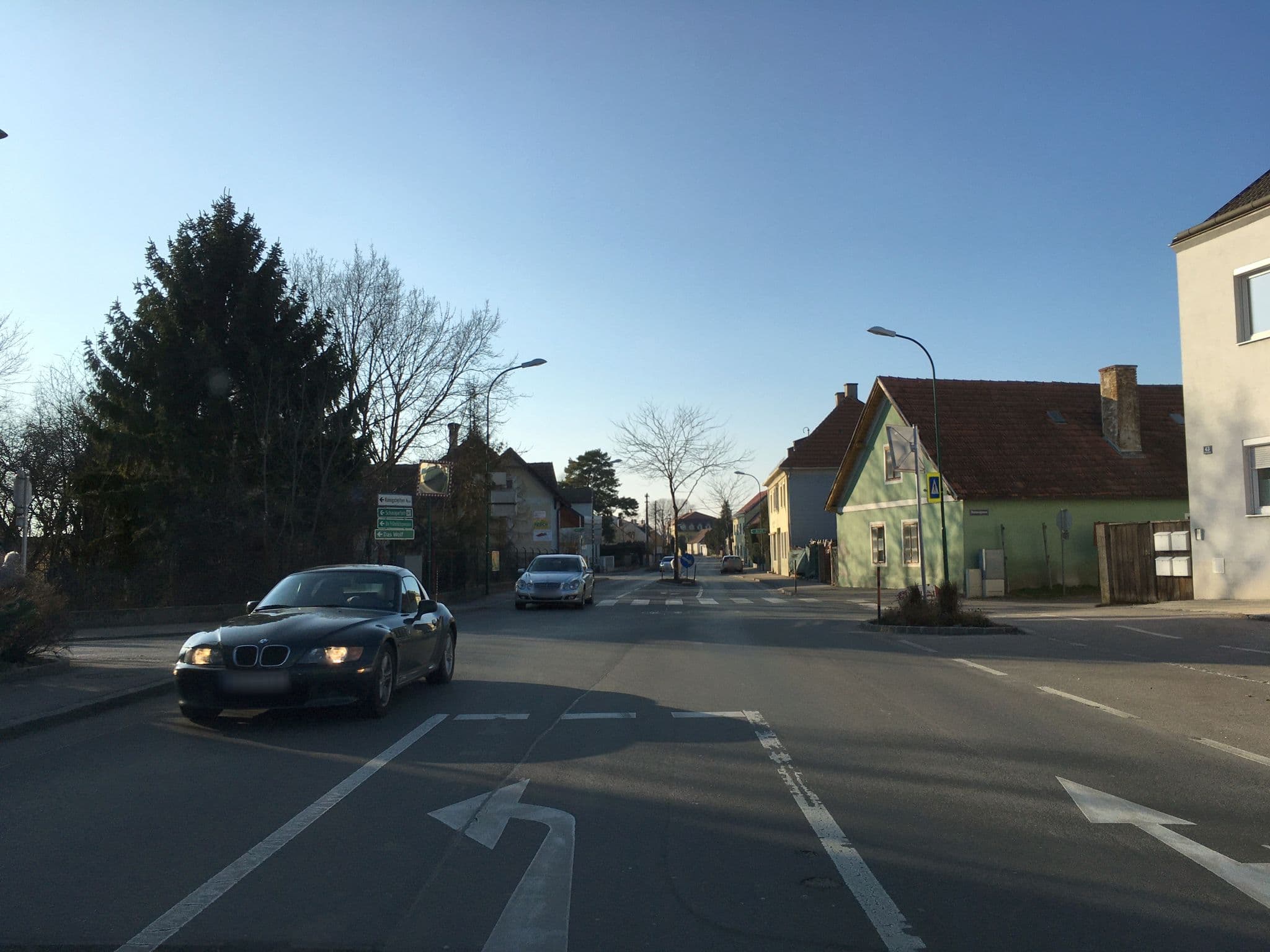 Street view near Gasthof Zum grünen Baum, Langenlebarn-Oberaigen — © istefanos (CC BY-SA · Mapillary)