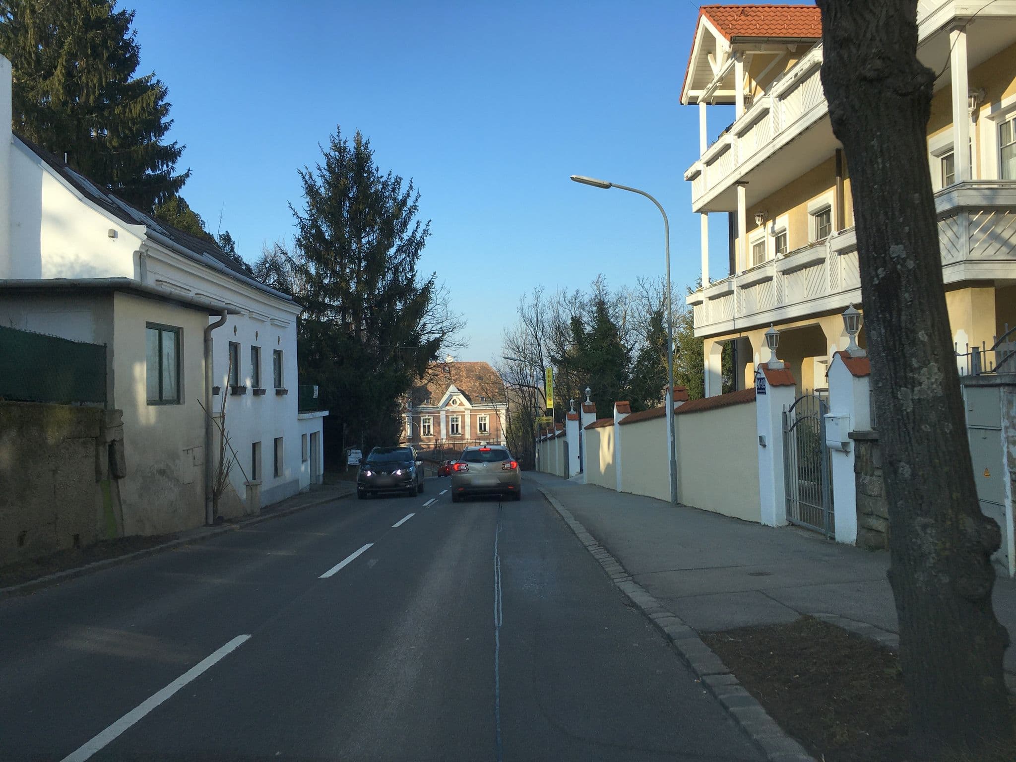 Street view near Hotel Klosterneuburg, Kritzendorf — © istefanos (CC BY-SA · Mapillary)