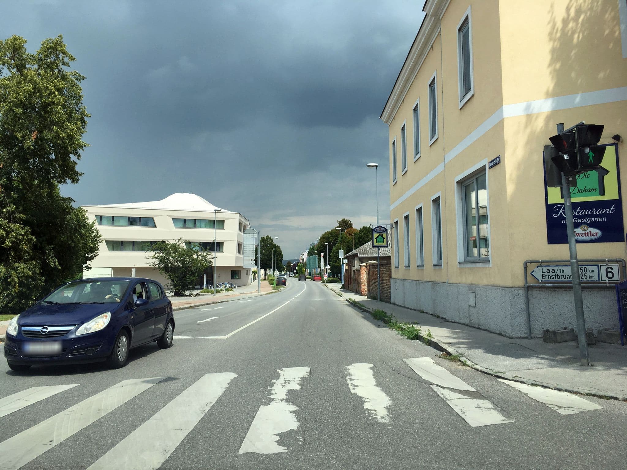 Street view near Schlemmereck Brigitte, Korneuburg — © istefanos (CC BY-SA · Mapillary)