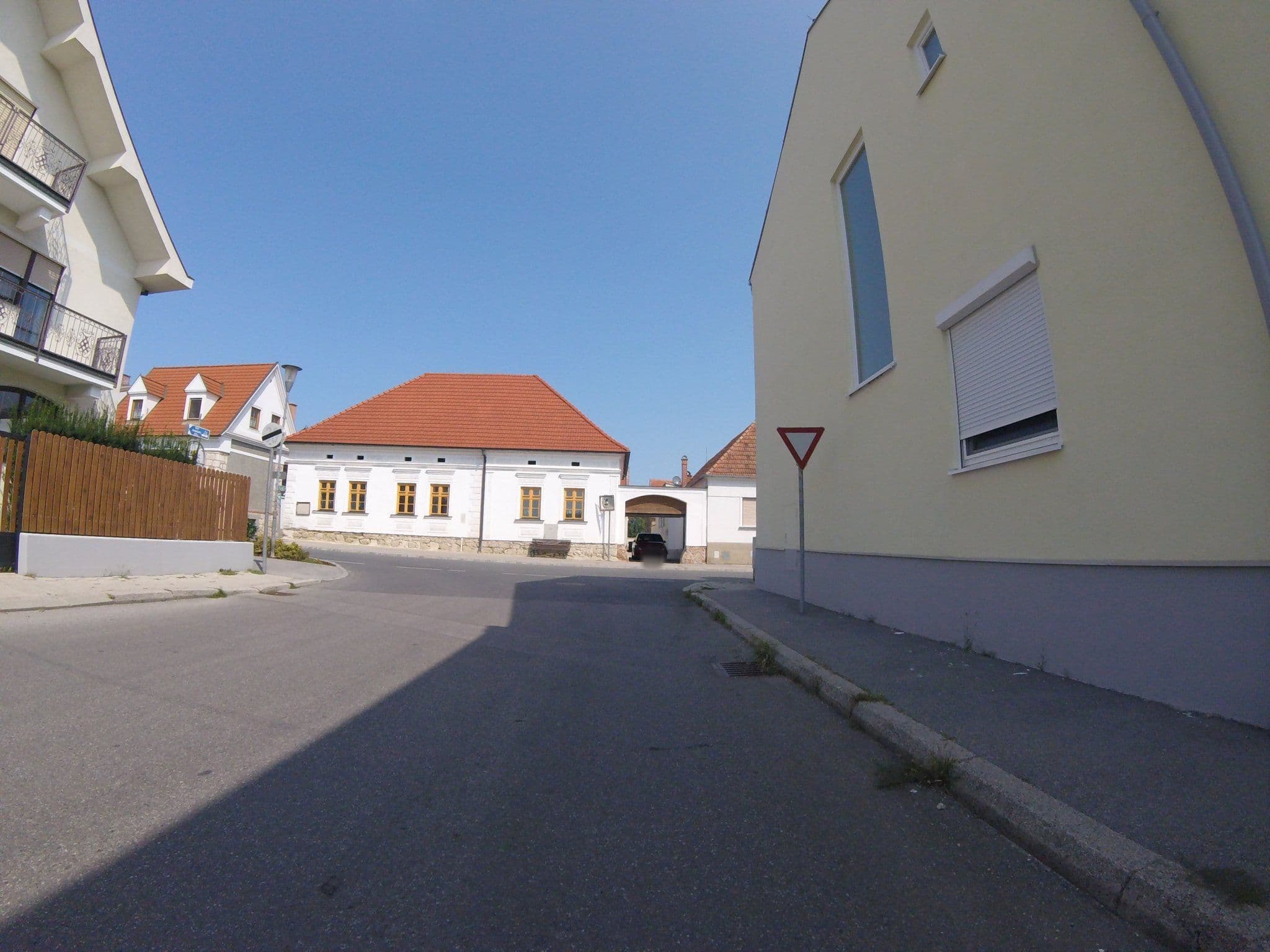 Street view near Seesuiten Mörbisch, Mörbisch am See — © utvonalfelmeresek (CC BY-SA · Mapillary)