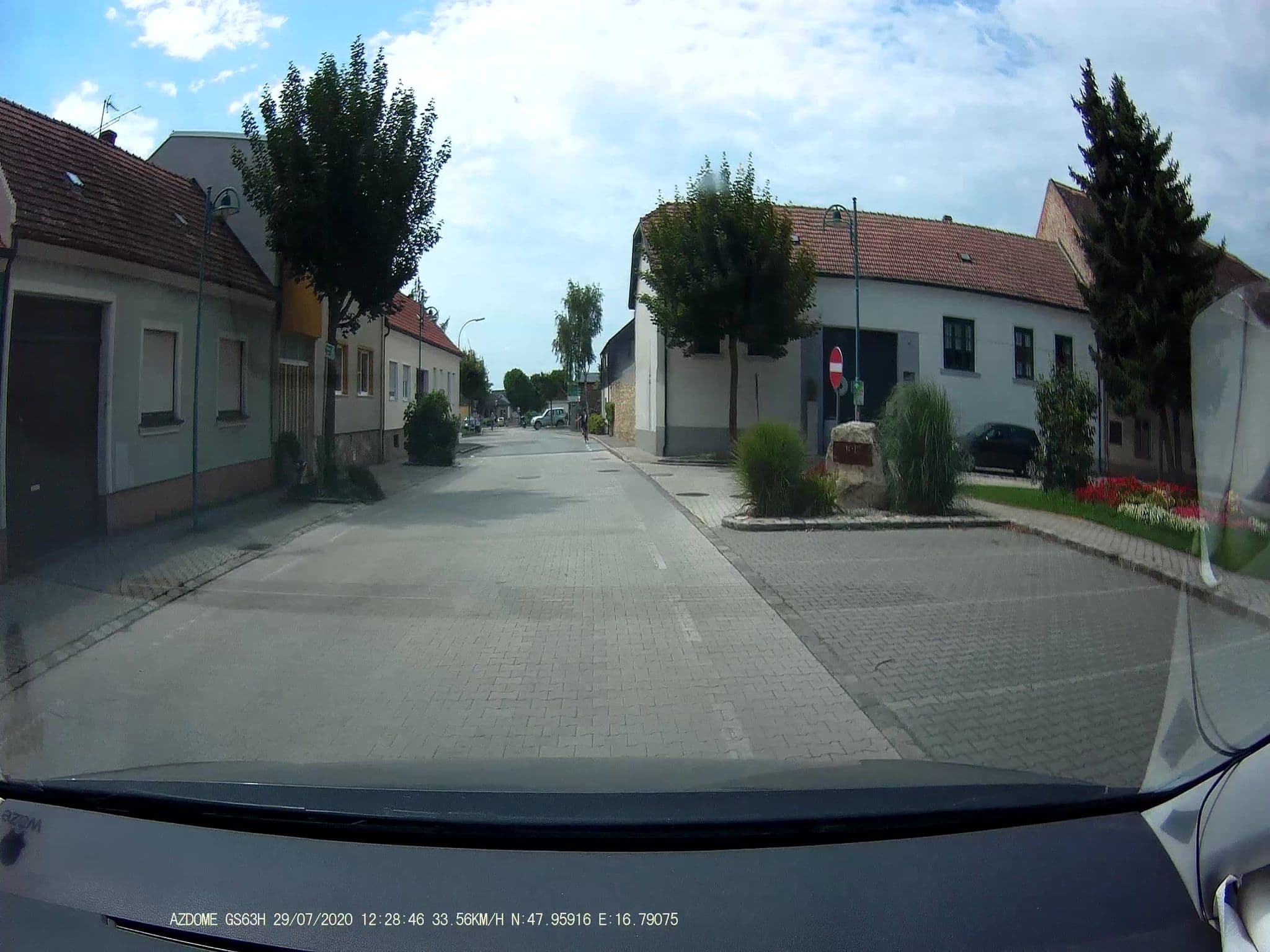 Street view near Weingut Hackl, Jois — © stefan147 (CC BY-SA · Mapillary)