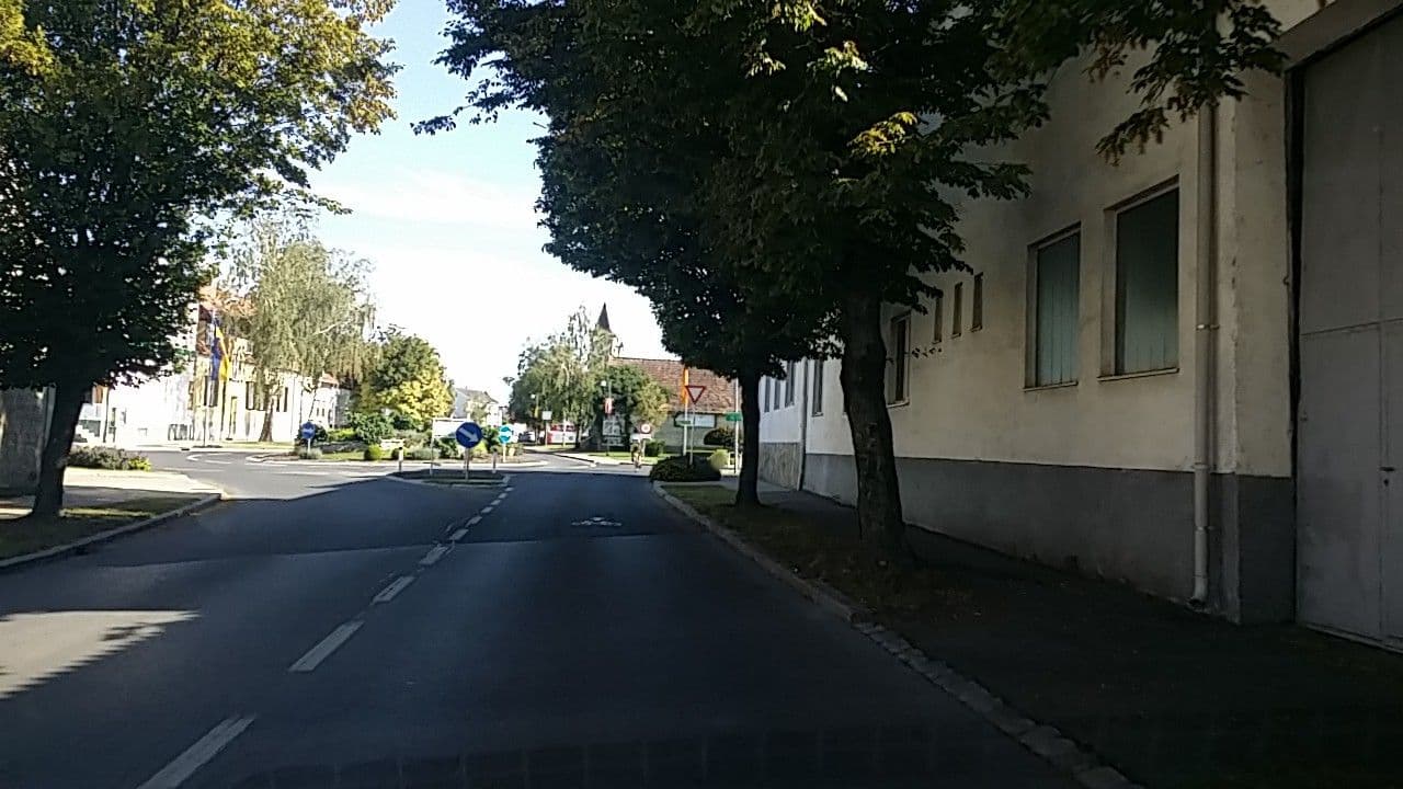 Street view near Bioweingut Klinger, Apetlon — © utvonalfelmeresek (CC BY-SA · Mapillary)