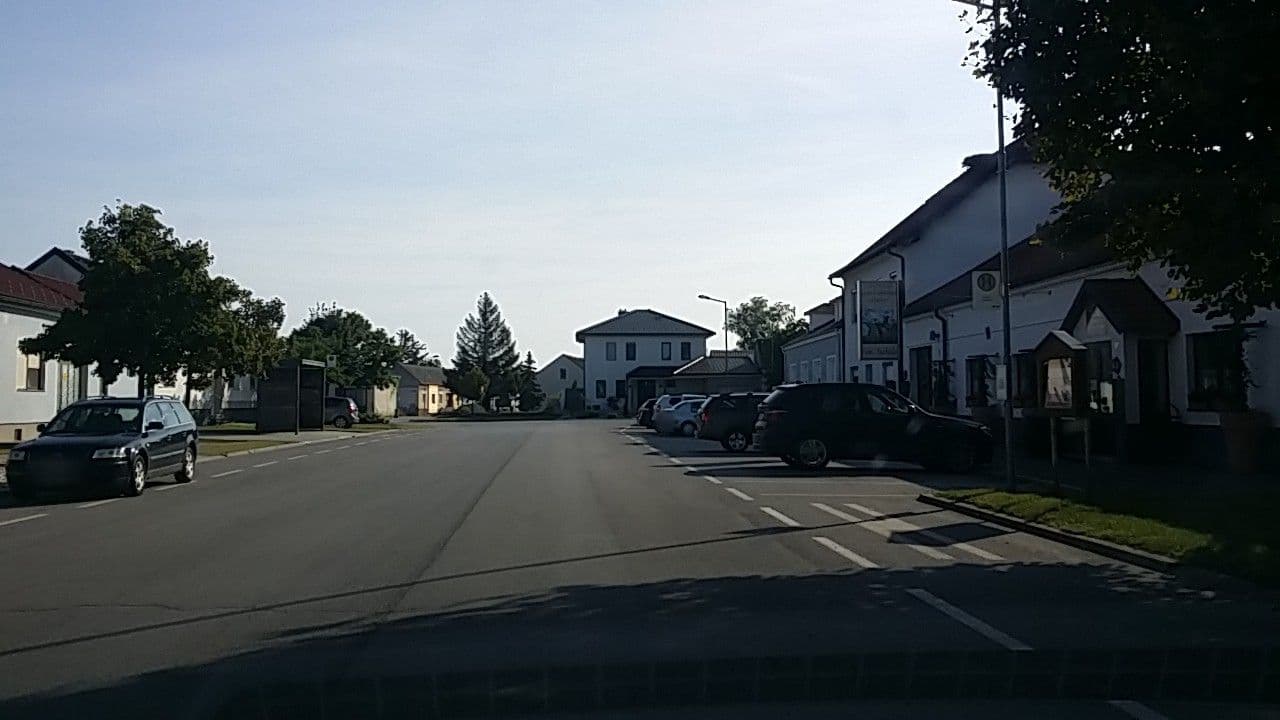 Street view near Friedrich Tschida, Apetlon — © utvonalfelmeresek (CC BY-SA · Mapillary)