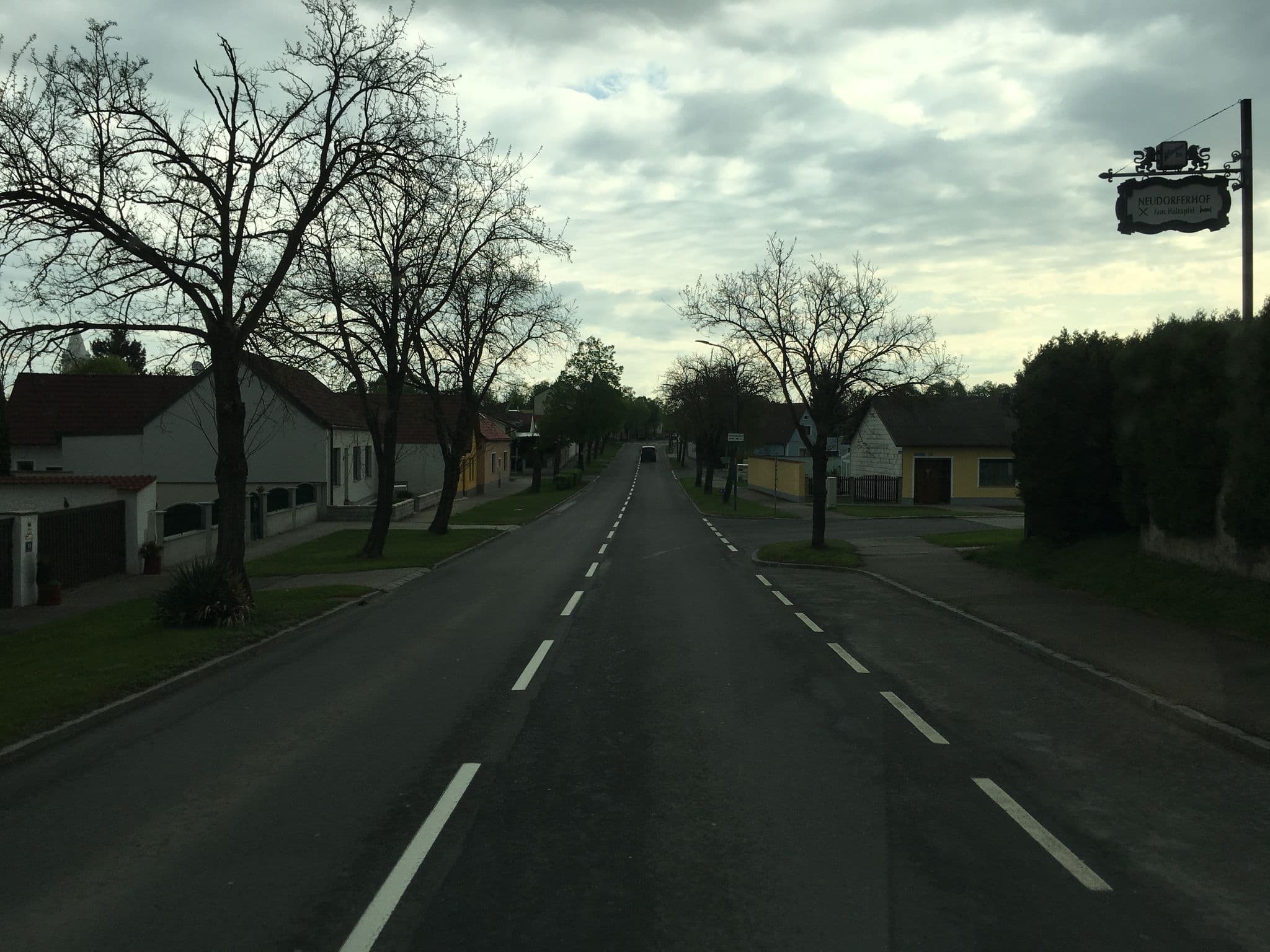 Street view near Holzapfel Franz - Neudorferhof, Gattendorf — © yaron (CC BY-SA · Mapillary)