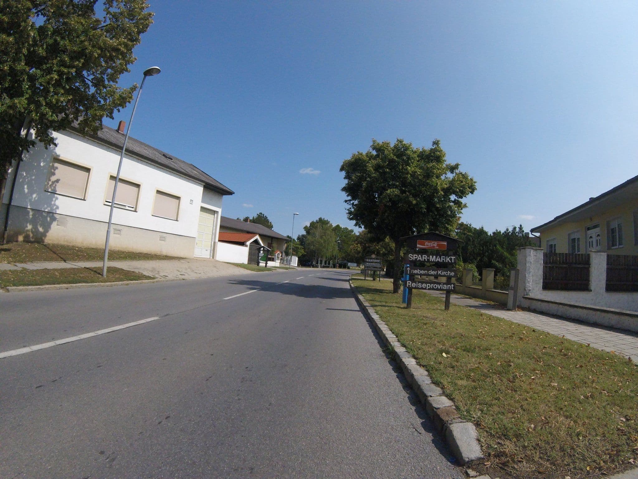 Street view near Dorfzeit Fleischhacker, Apetlon — © utvonalfelmeresek (CC BY-SA · Mapillary)