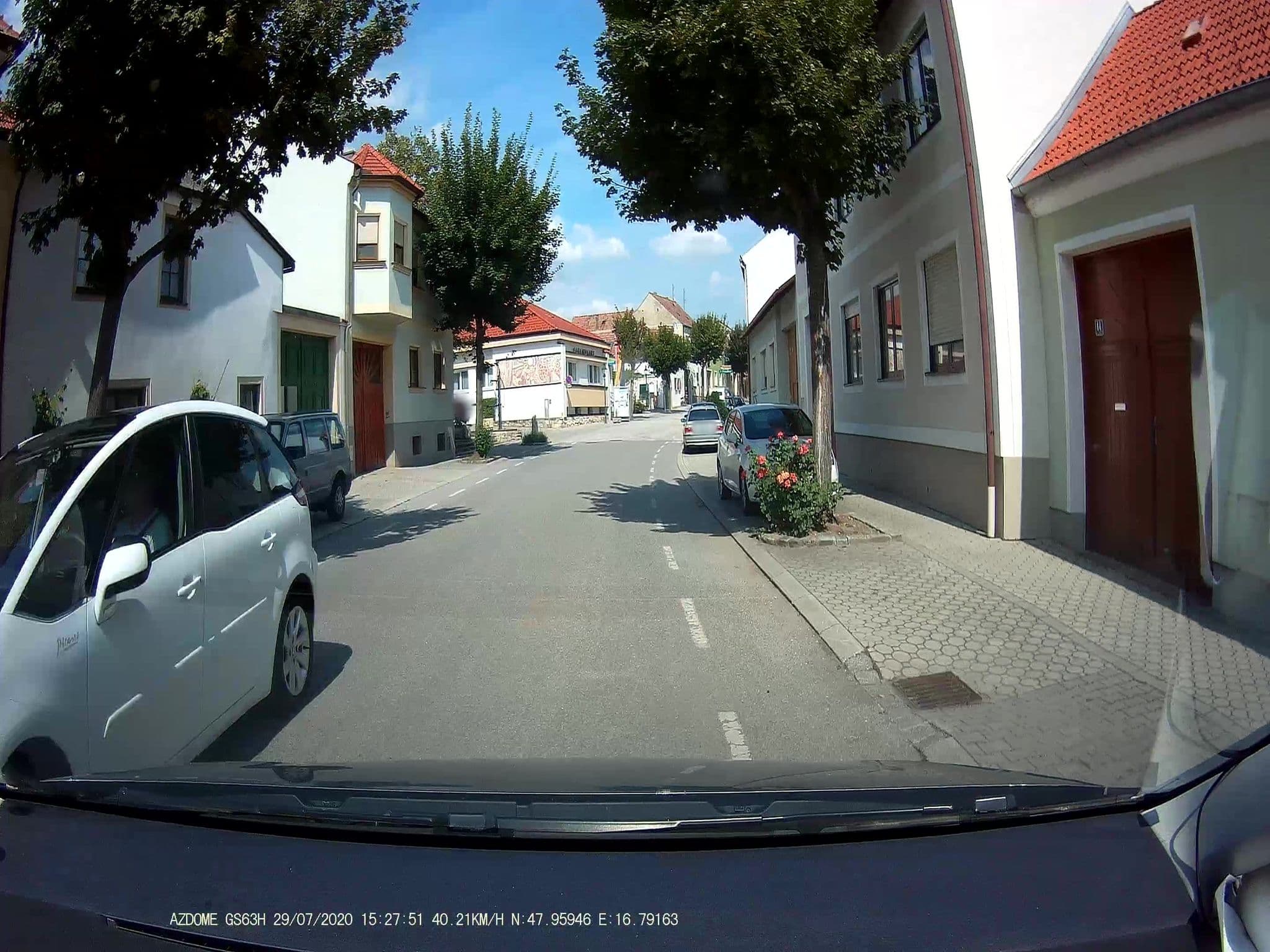 Street view near Agerlhof Fam Wetschka, Jois — © stefan147 (CC BY-SA · Mapillary)
