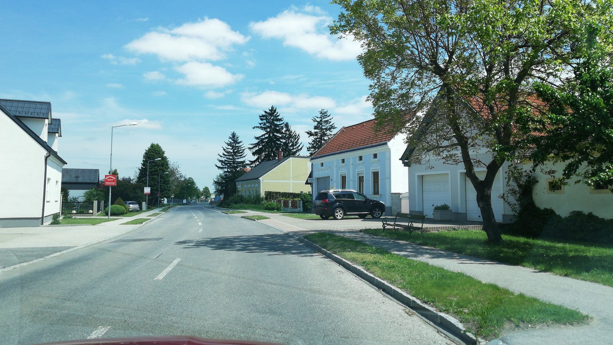 Street view near Thermenhotel Lutzmannsburg Errichtungs- und Betriebs GmbH, Mitterpullendorf — © gzin (CC BY-SA · Mapillary)
