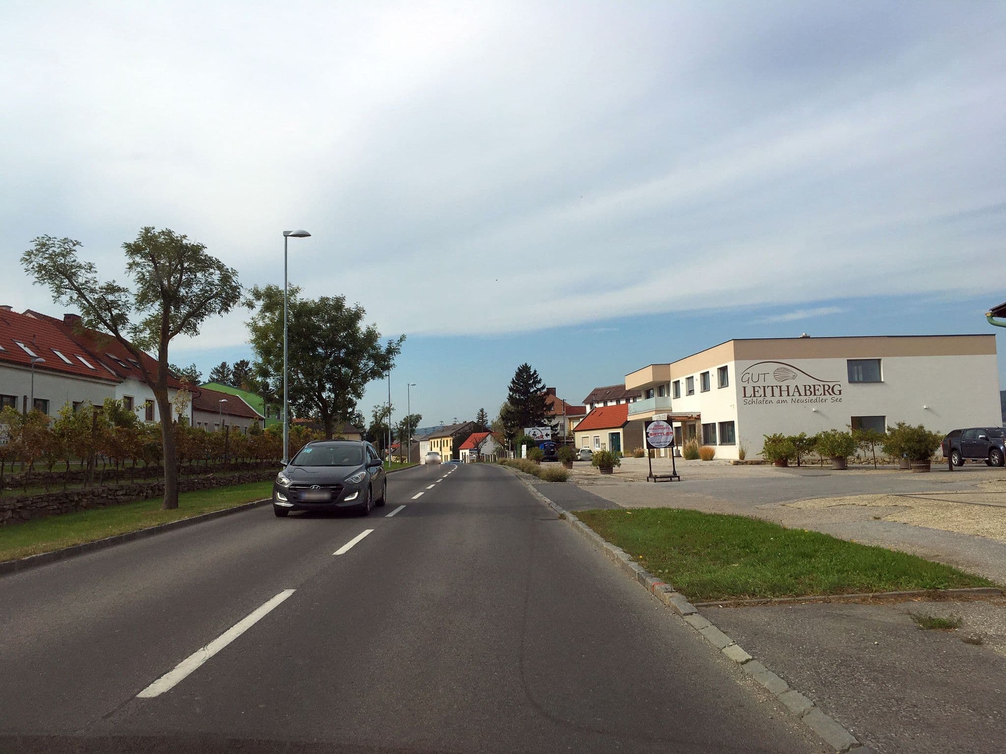 Street view near Weingut Familie Auer, Jois — © istefanos (CC BY-SA · Mapillary)