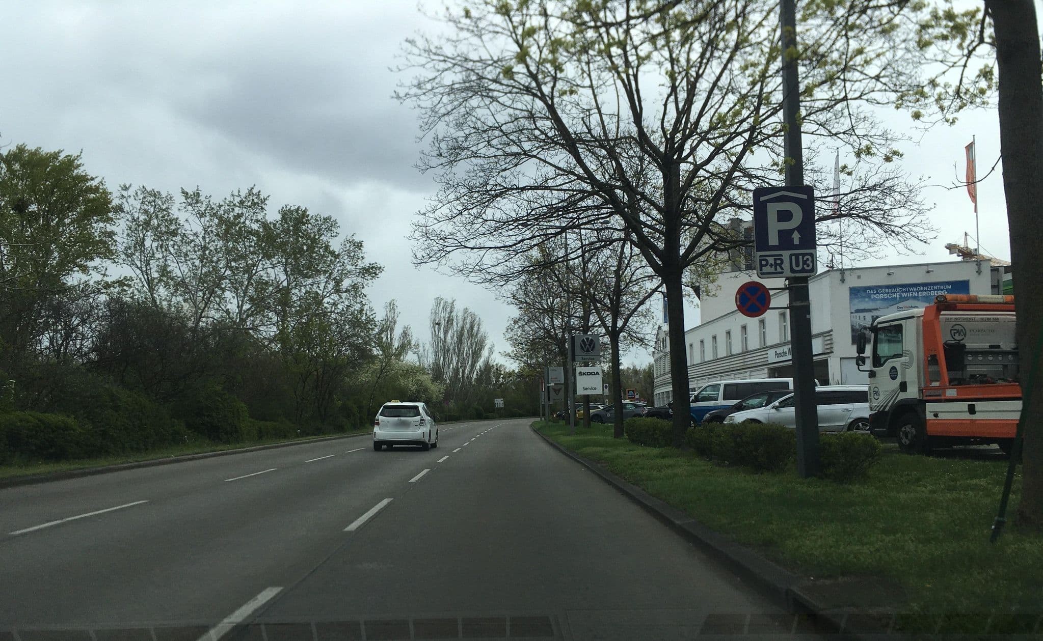 Street view near HTM Hotel und Tourismus Management GmbH, Landstraße — © istefanos (CC BY-SA · Mapillary)