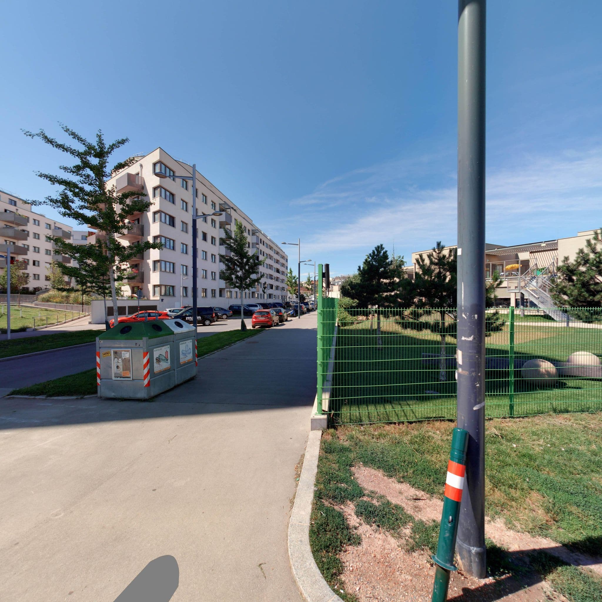 Street view near Ferienwohnung am Hauptbahnhof, Favoriten — © eliasgander (CC BY-SA · Mapillary)