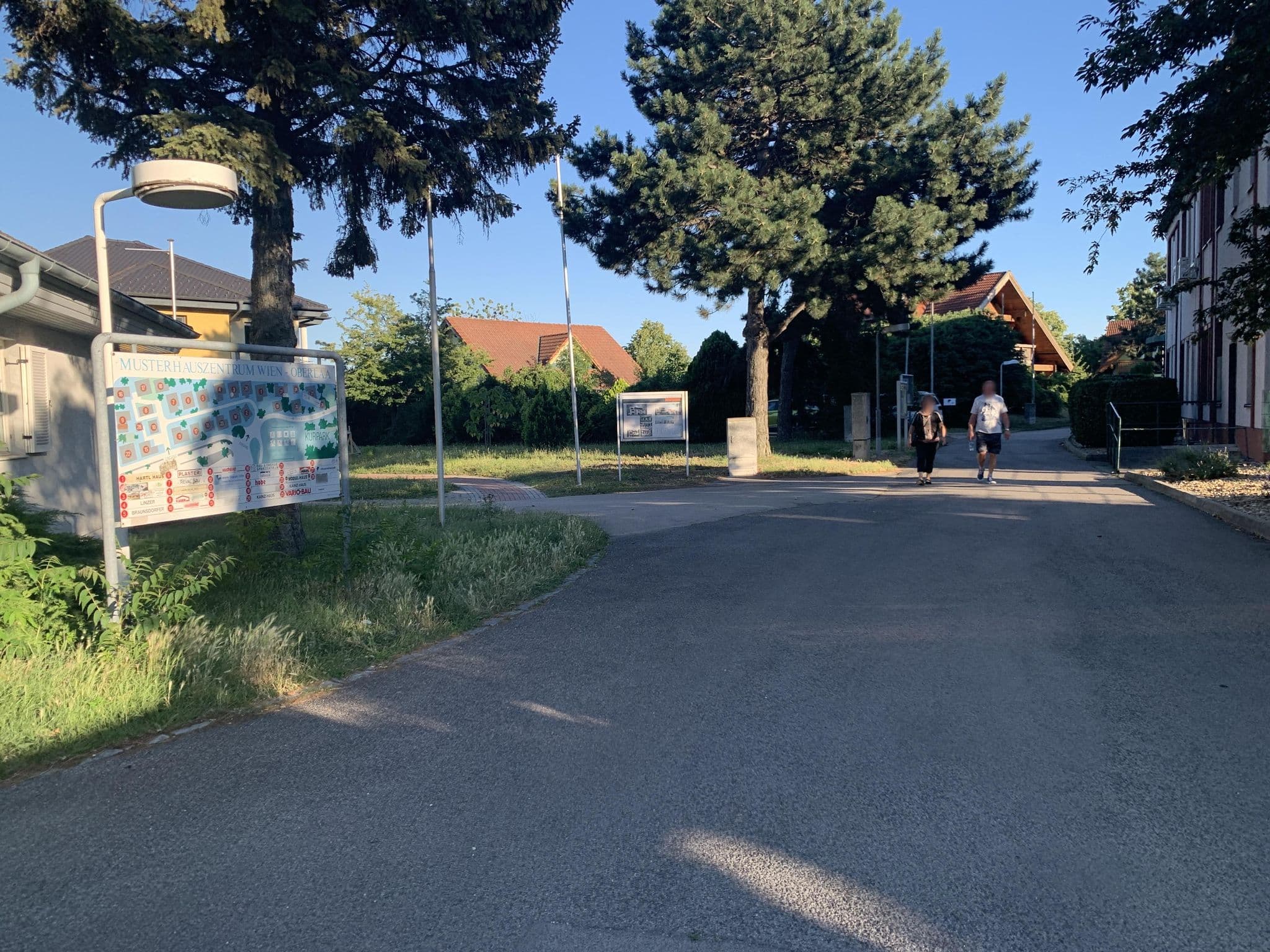 Street view near Pension am Kurpark, Favoriten — © robot8a (CC BY-SA · Mapillary)