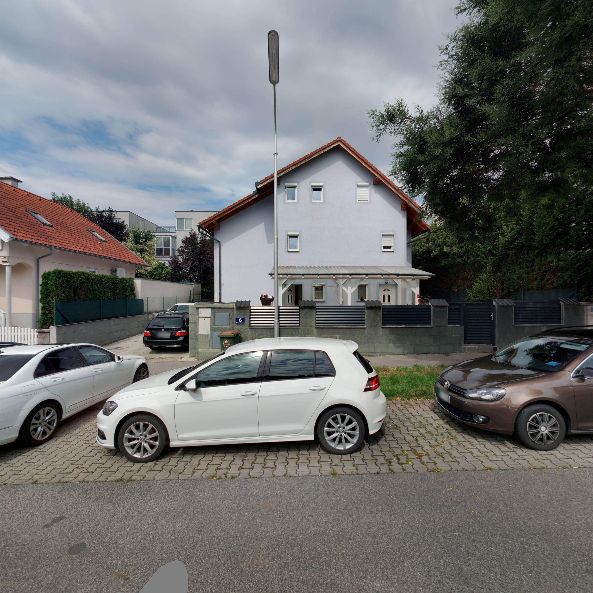Street view near Manuela Apartment Vienna, Favoriten — © eliasgander (CC BY-SA · Mapillary)