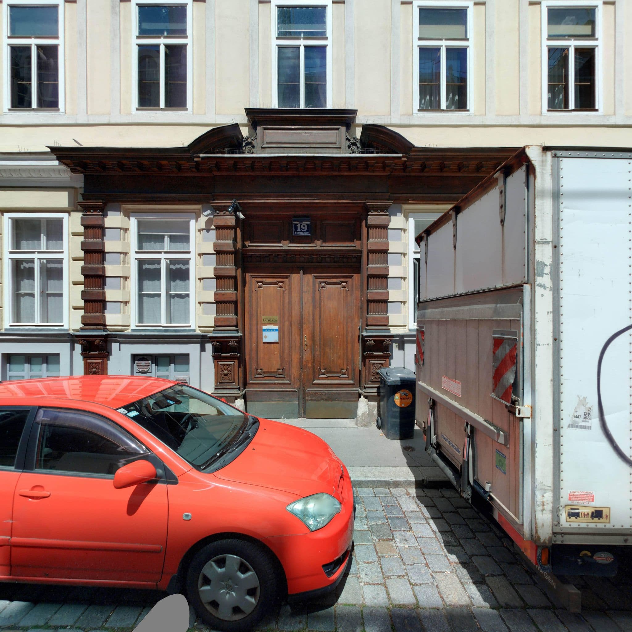 Street view near LaScala Apartment Hotel, Landstraße — © eliasgander (CC BY-SA · Mapillary)