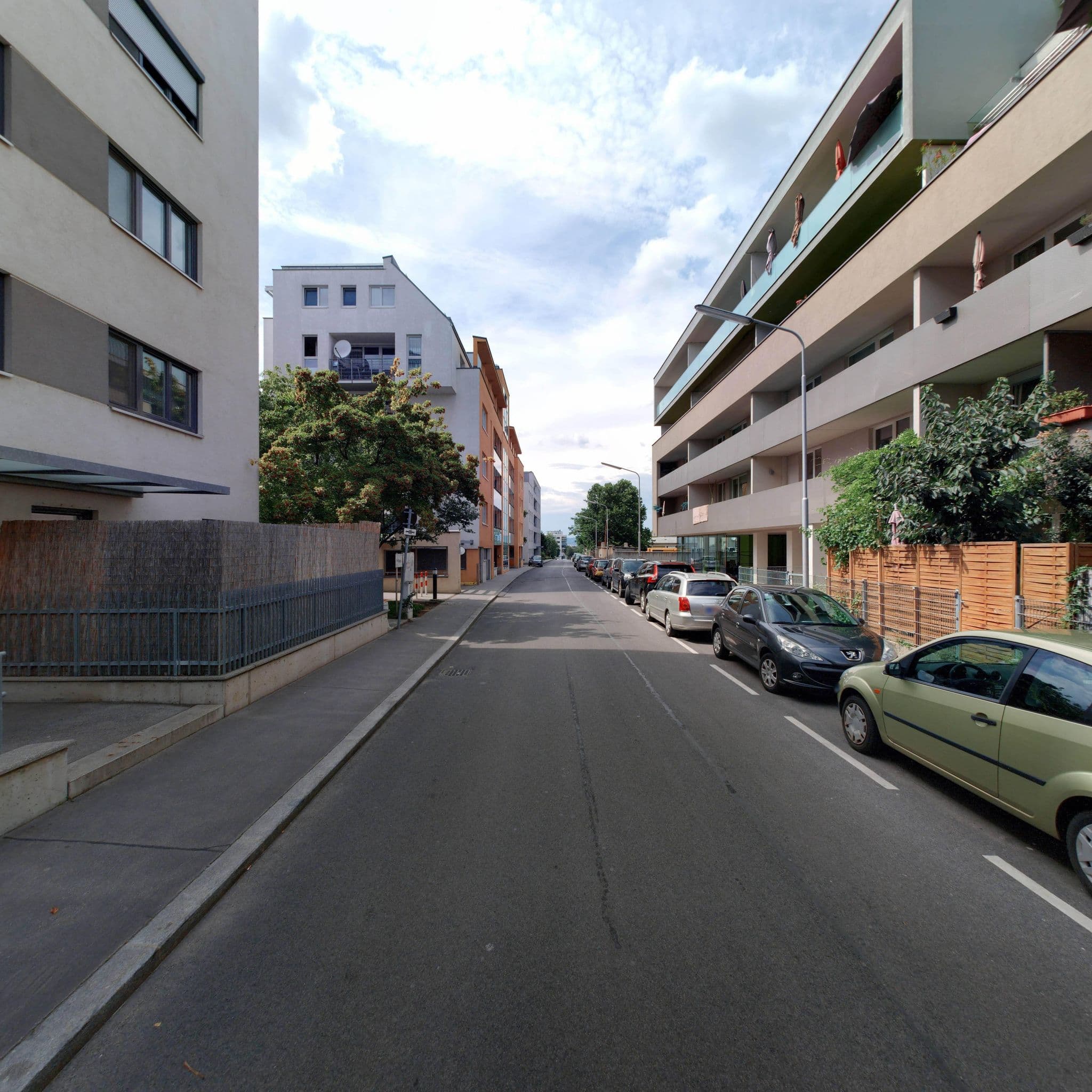 Street view near Mocno Rajvosa E.U., Favoriten — © eliasgander (CC BY-SA · Mapillary)