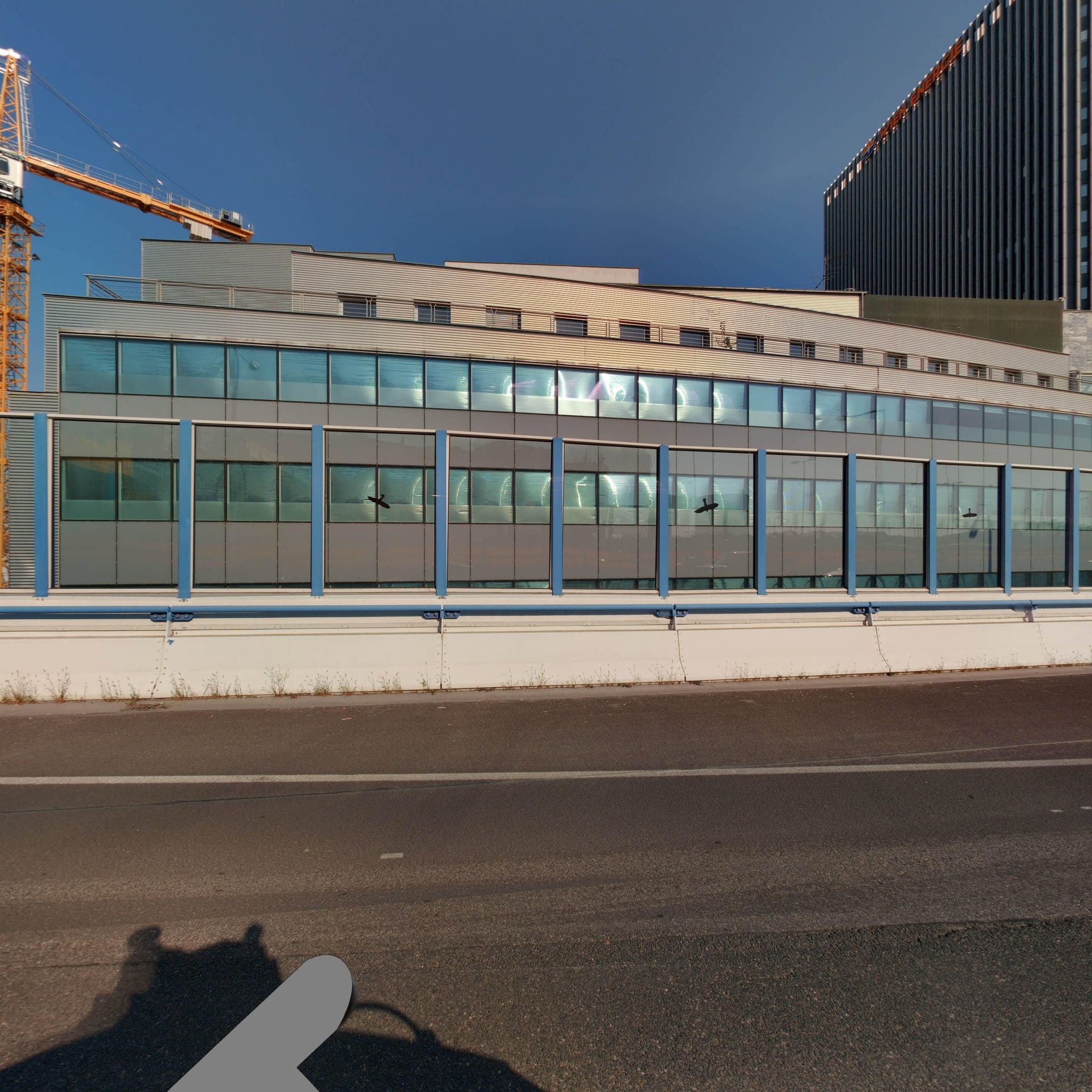 Street view near Moxy Hotel, Simmering — © eliasgander (CC BY-SA · Mapillary)