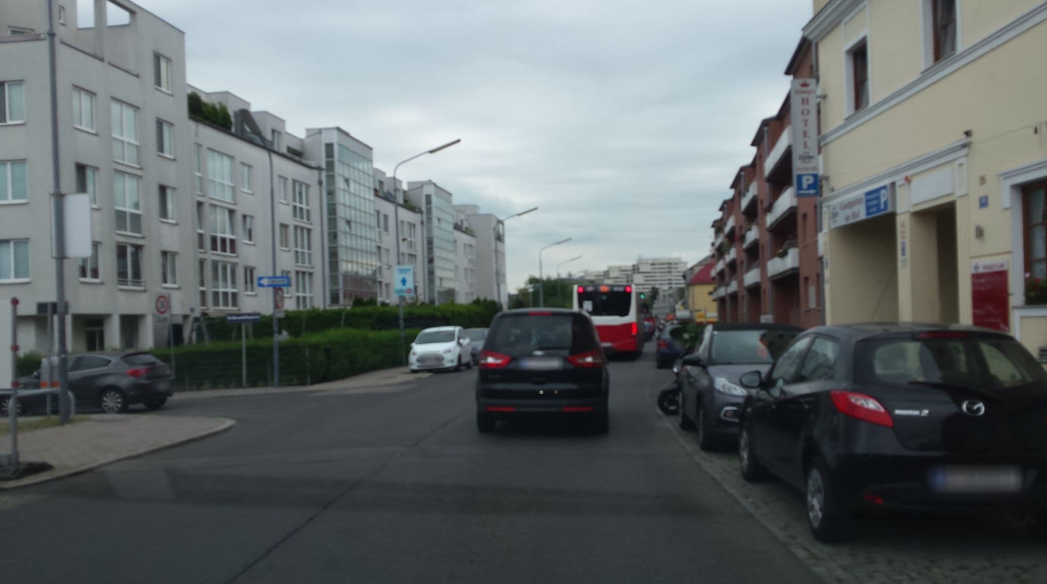 Street view near Pension Konig's Cafe, Simmering — © stefan147 (CC BY-SA · Mapillary)