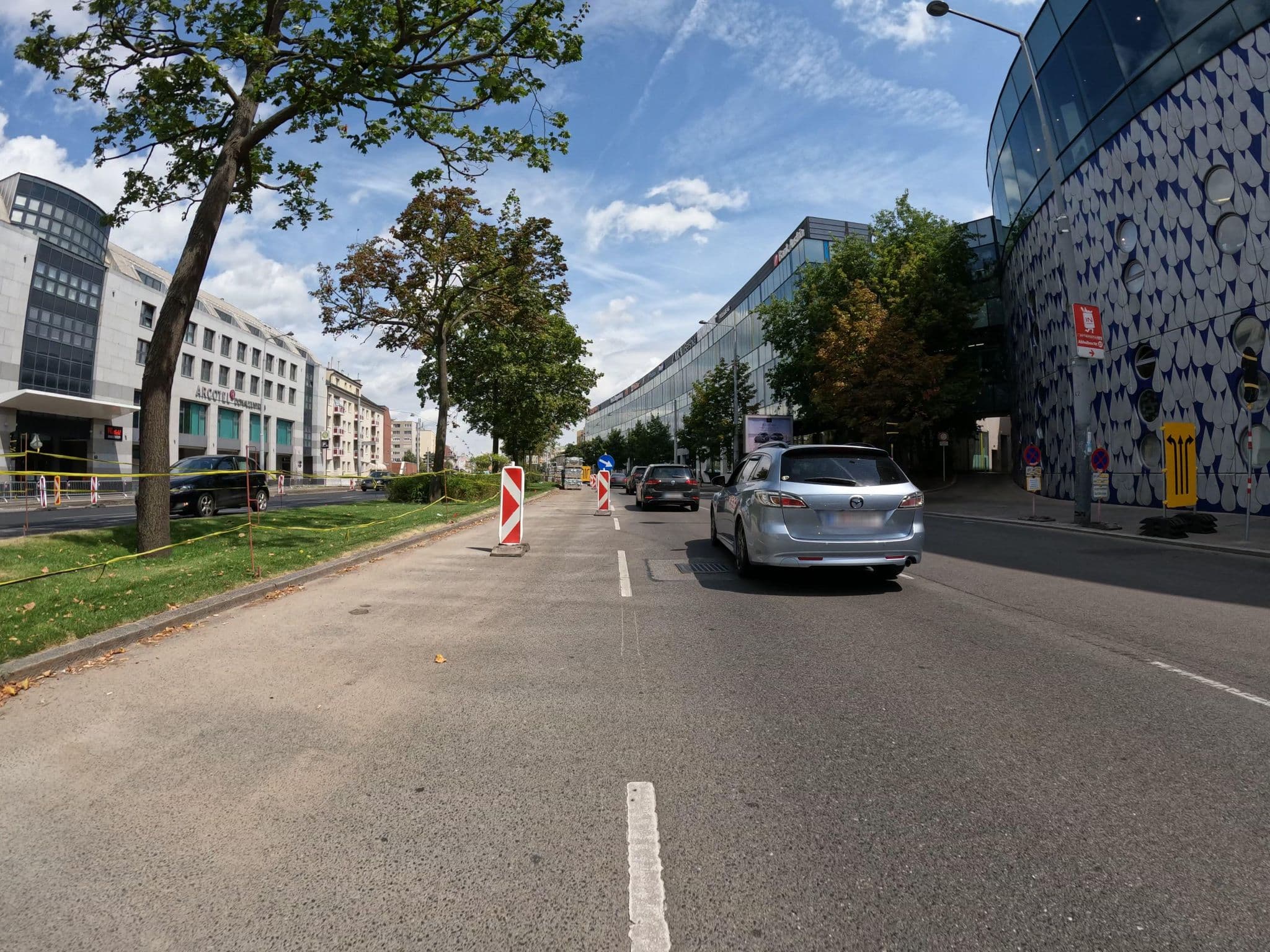Street view near Austria Trend Hotel Donauzentrum Wien, Donaustadt — © erias (CC BY-SA · Mapillary)