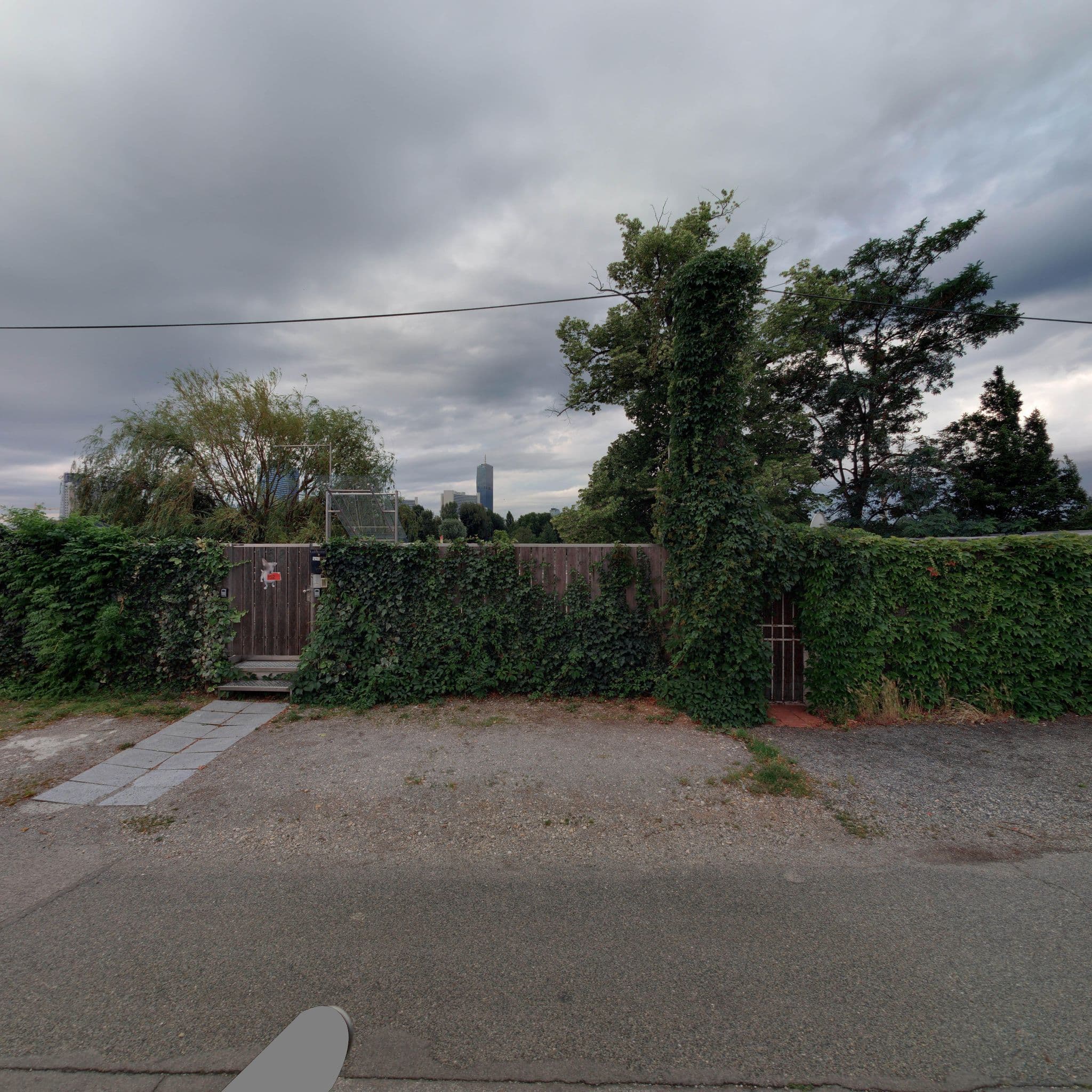 Street view near AJO Beach, Floridsdorf — © eliasgander (CC BY-SA · Mapillary)