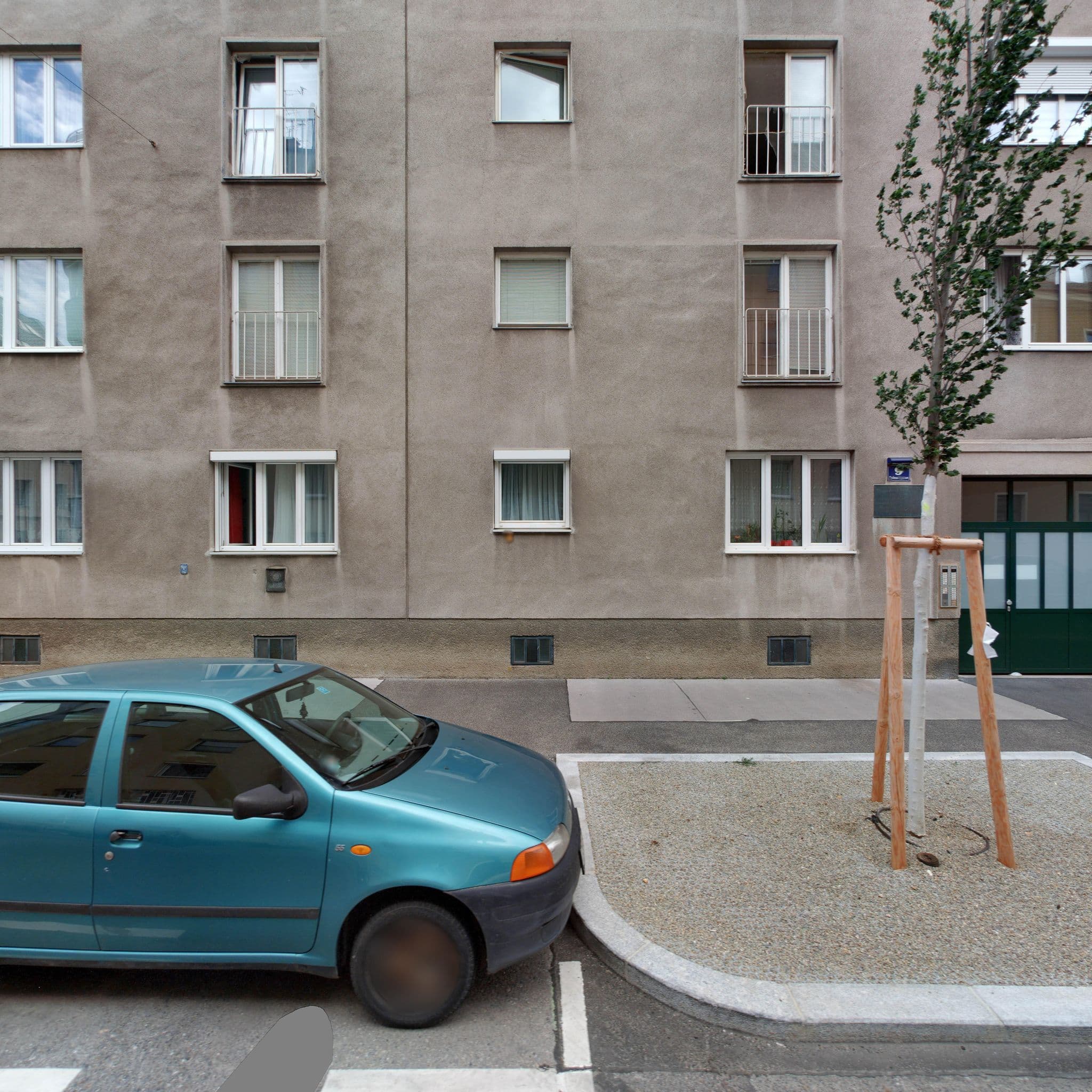 Street view near AJO Ostmark, Floridsdorf — © eliasgander (CC BY-SA · Mapillary)