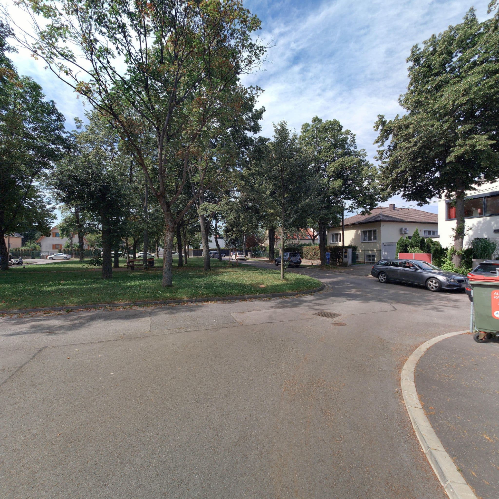 Street view near Elfriede Eifinger, Langenzersdorf — © eliasgander (CC BY-SA · Mapillary)