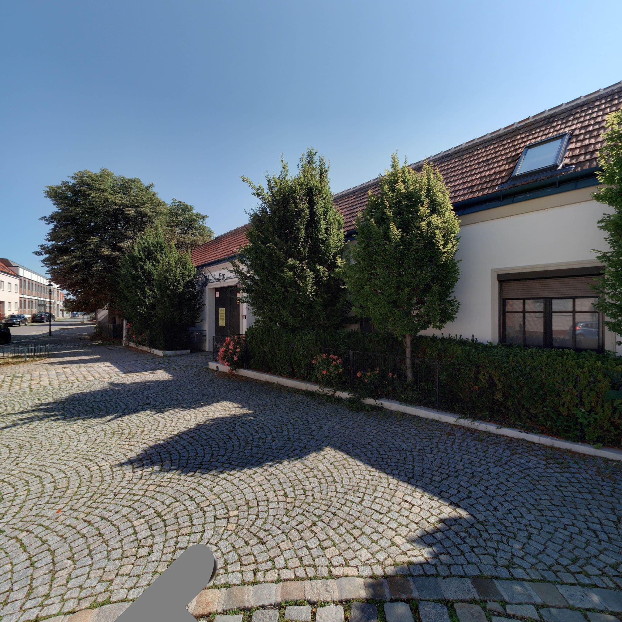 Street view near Pension Fuchs, Floridsdorf — © eliasgander (CC BY-SA · Mapillary)