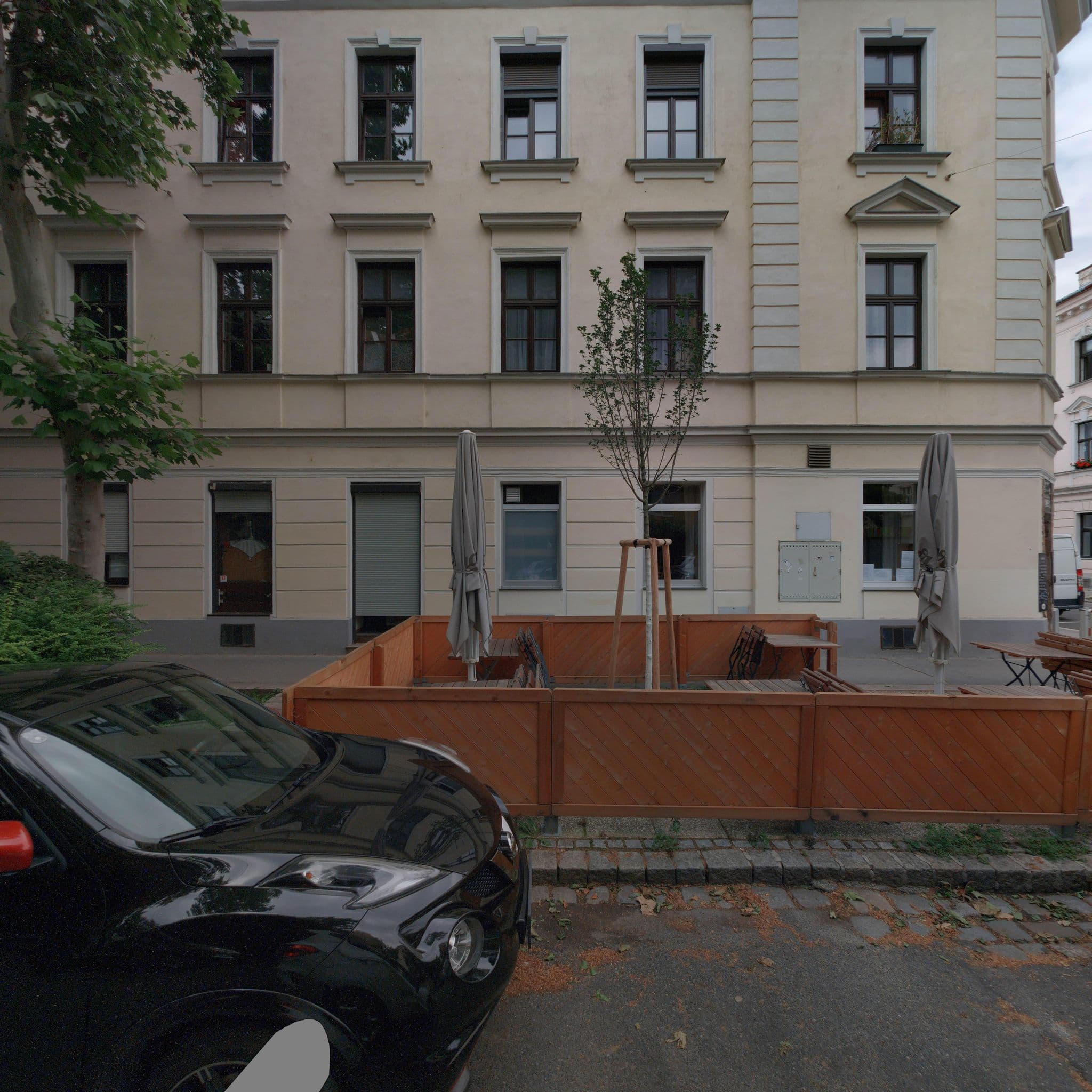 Street view near Donaufelder Beisl Inh Edith Prassl, Floridsdorf — © eliasgander (CC BY-SA · Mapillary)