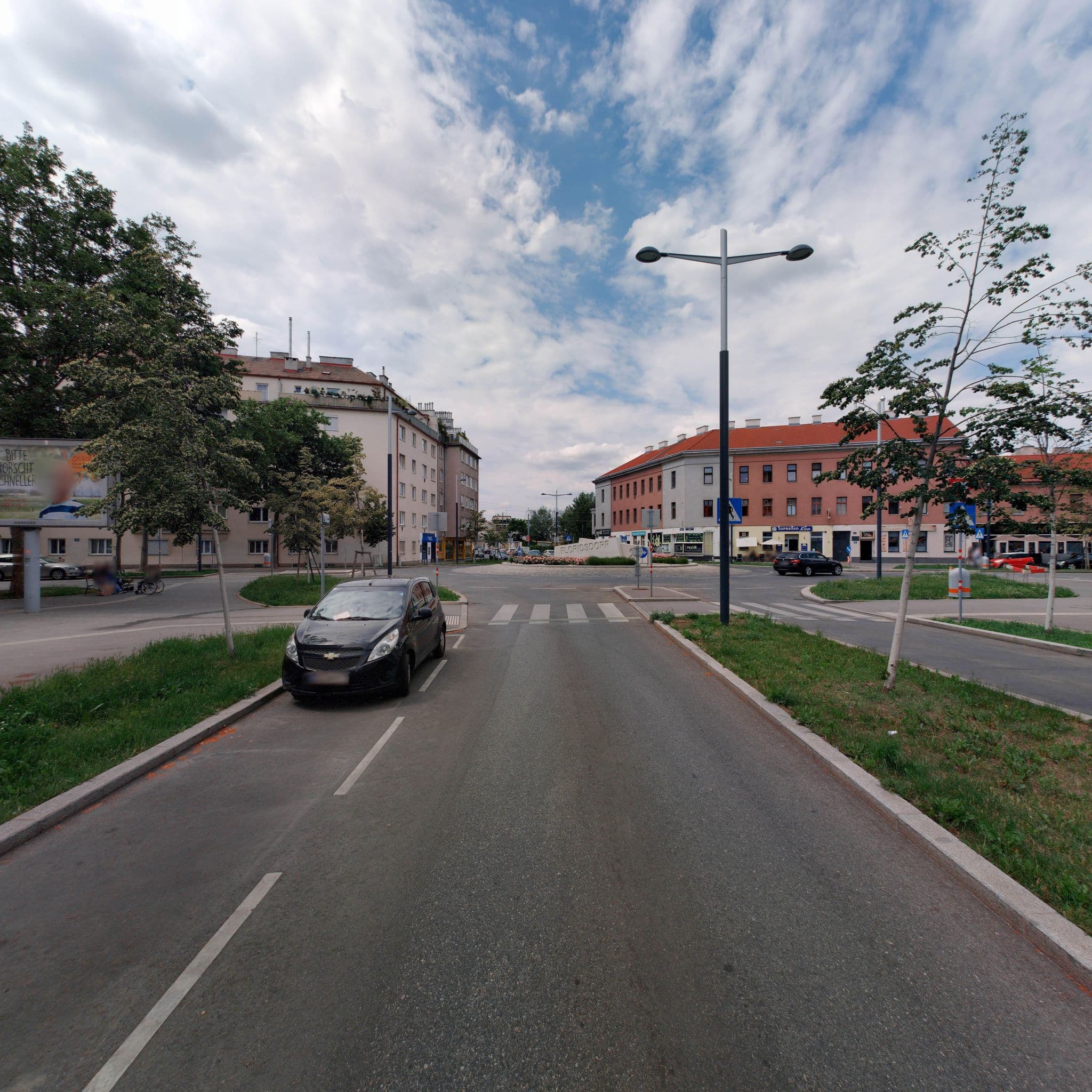 Street view near sun 21, Floridsdorf — © eliasgander (CC BY-SA · Mapillary)