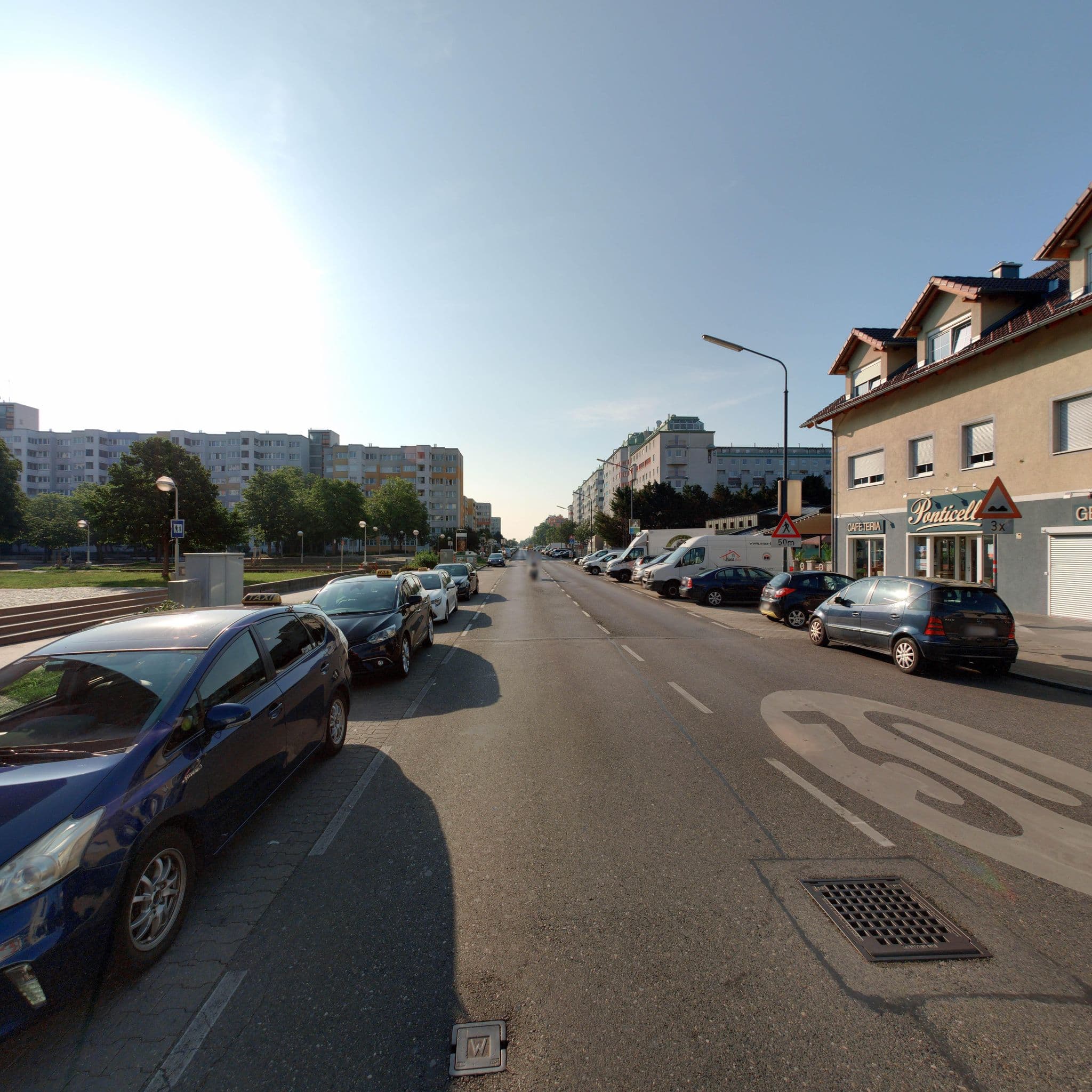Street view near Trabrennstüberl Gastronomiebetriebs Zizlavsky, Donaustadt — © eliasgander (CC BY-SA · Mapillary)