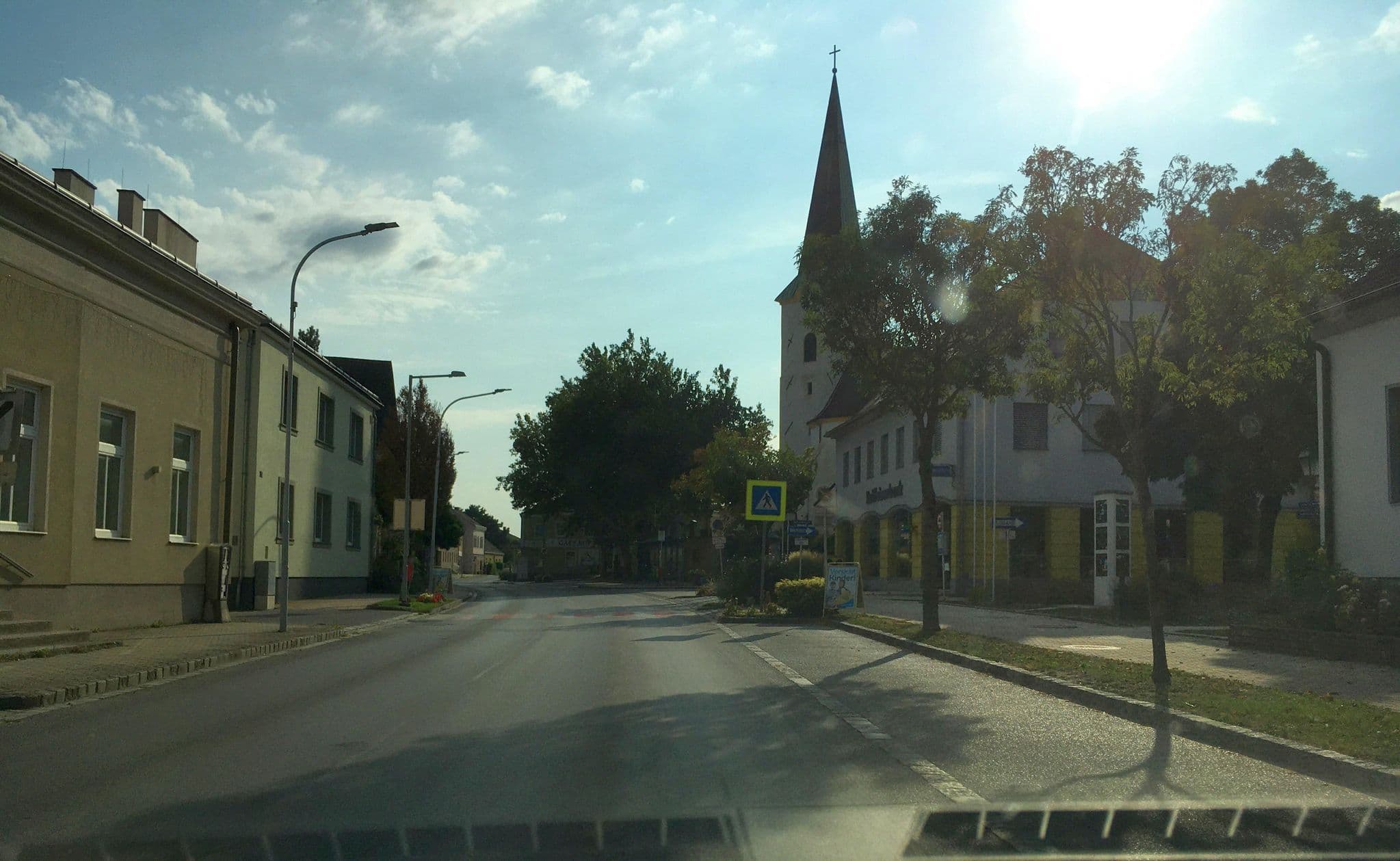 Street view near Gasthaus zum Fidi, Lassee — © istefanos (CC BY-SA · Mapillary)