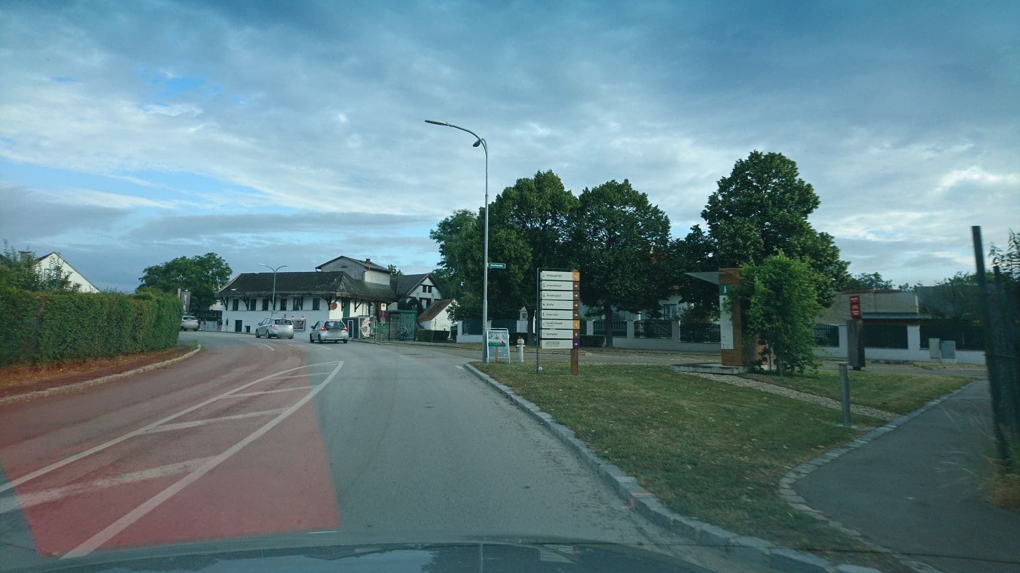 Street view near Gasthaus Steyrer, Höflein — © rjrrjr3 (CC BY-SA · Mapillary)
