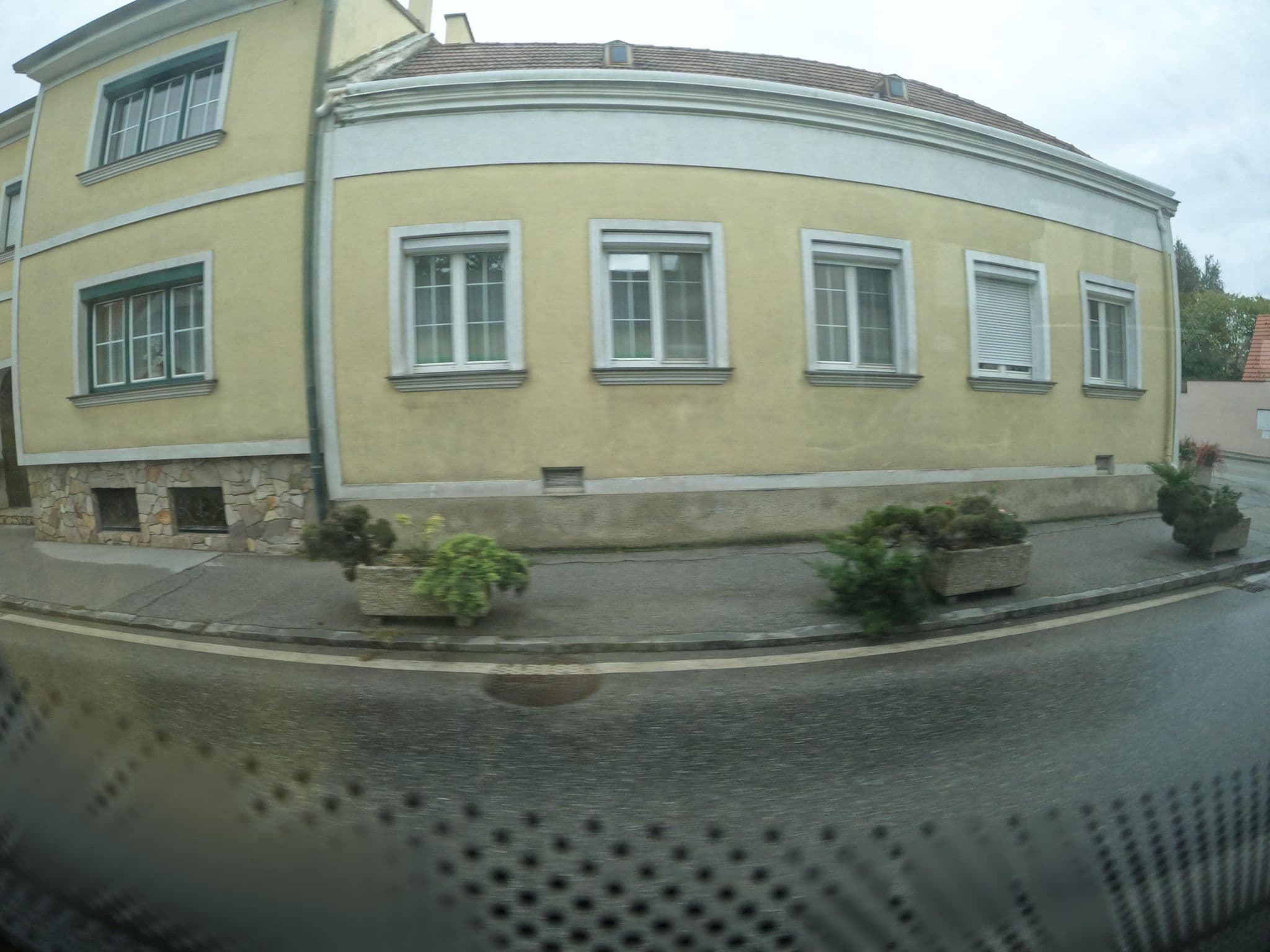 Street view near 23-hotel, Schwadorf — © erias (CC BY-SA · Mapillary)
