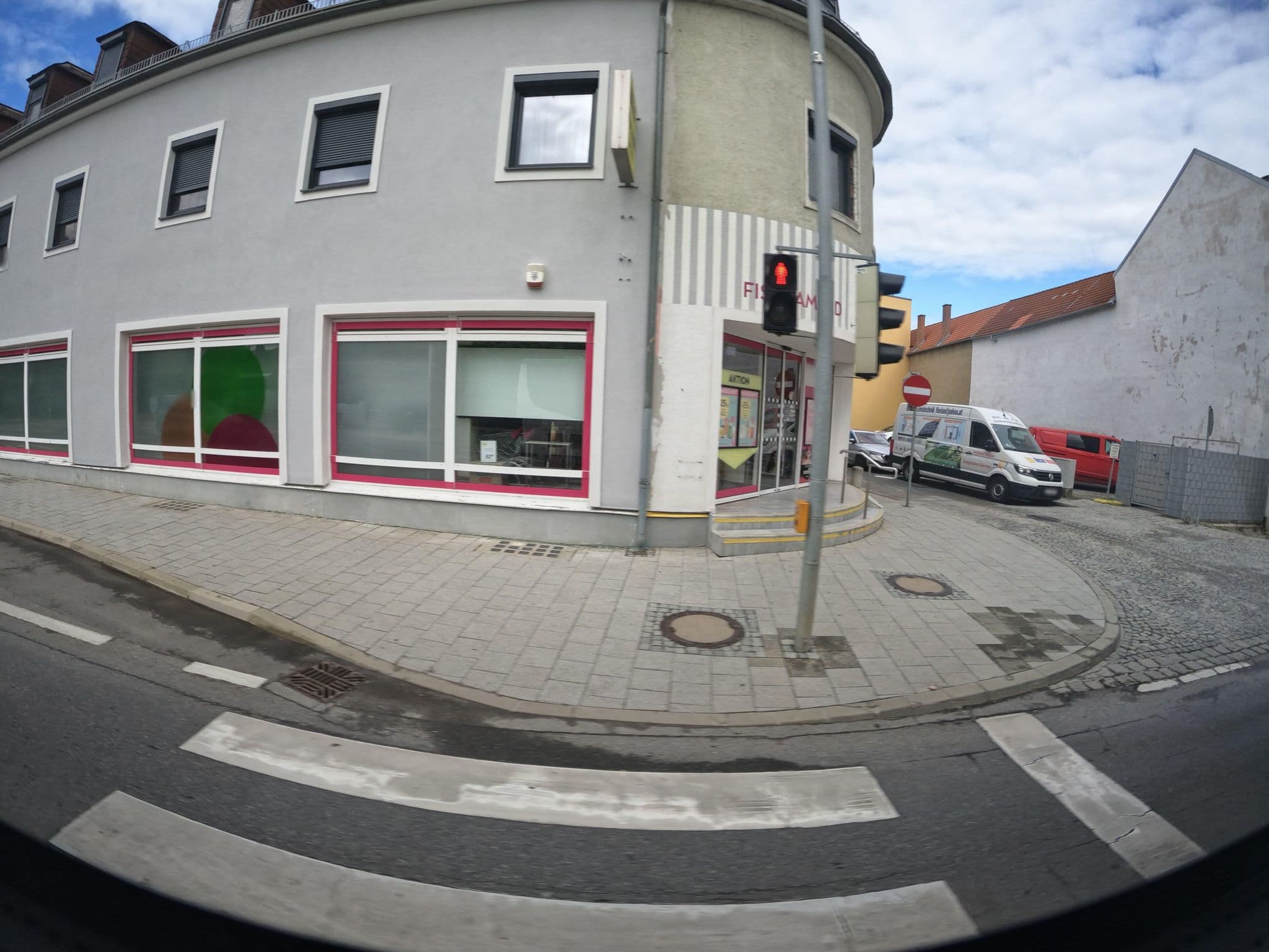 Street view near Pension Caltun Elena-Nicoleta in Fischamend nahe, Fischamend — © erias (CC BY-SA · Mapillary)