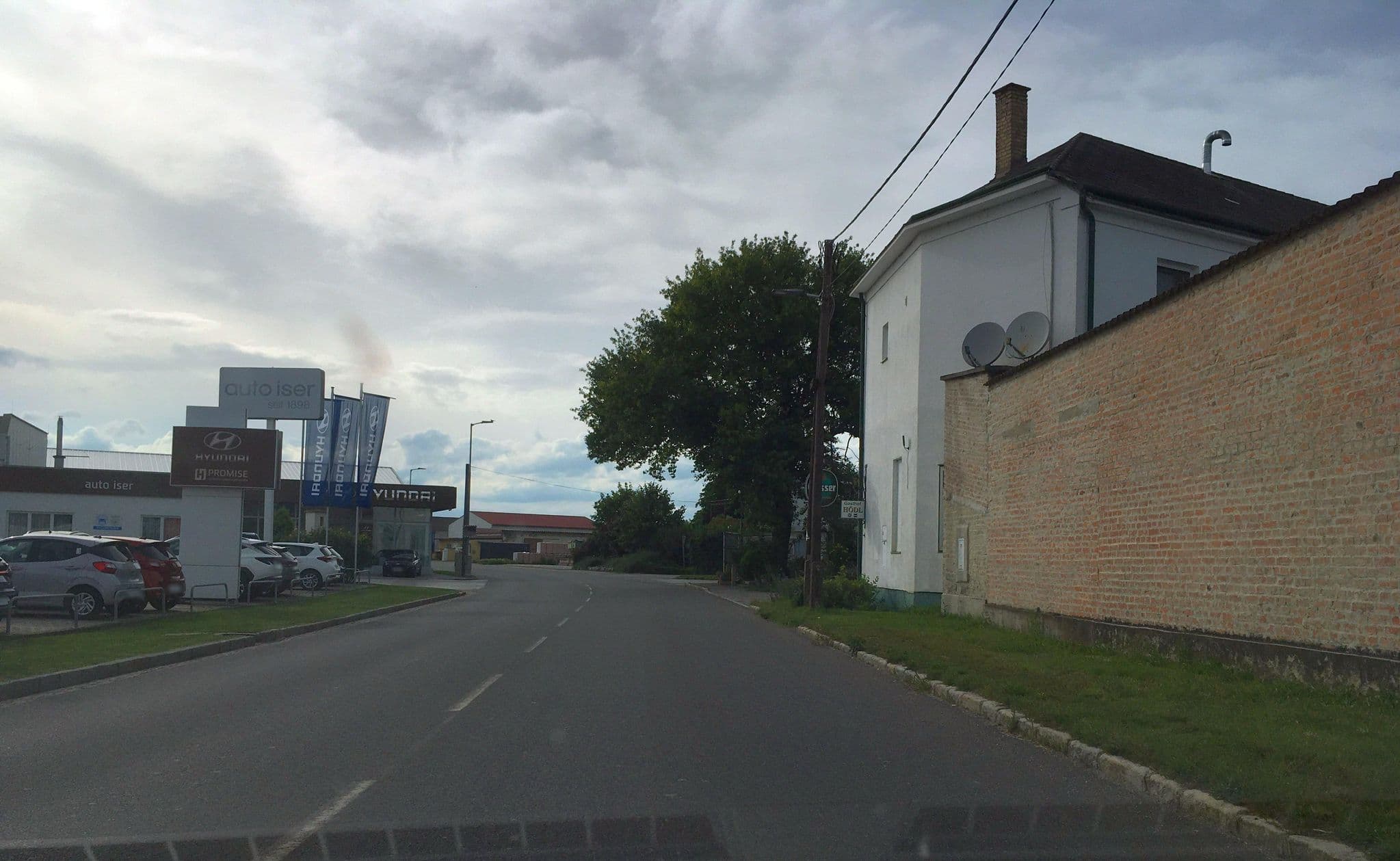 Street view near Familie Hödl - Pension und Tennisplatz, Oberhausen — © istefanos (CC BY-SA · Mapillary)