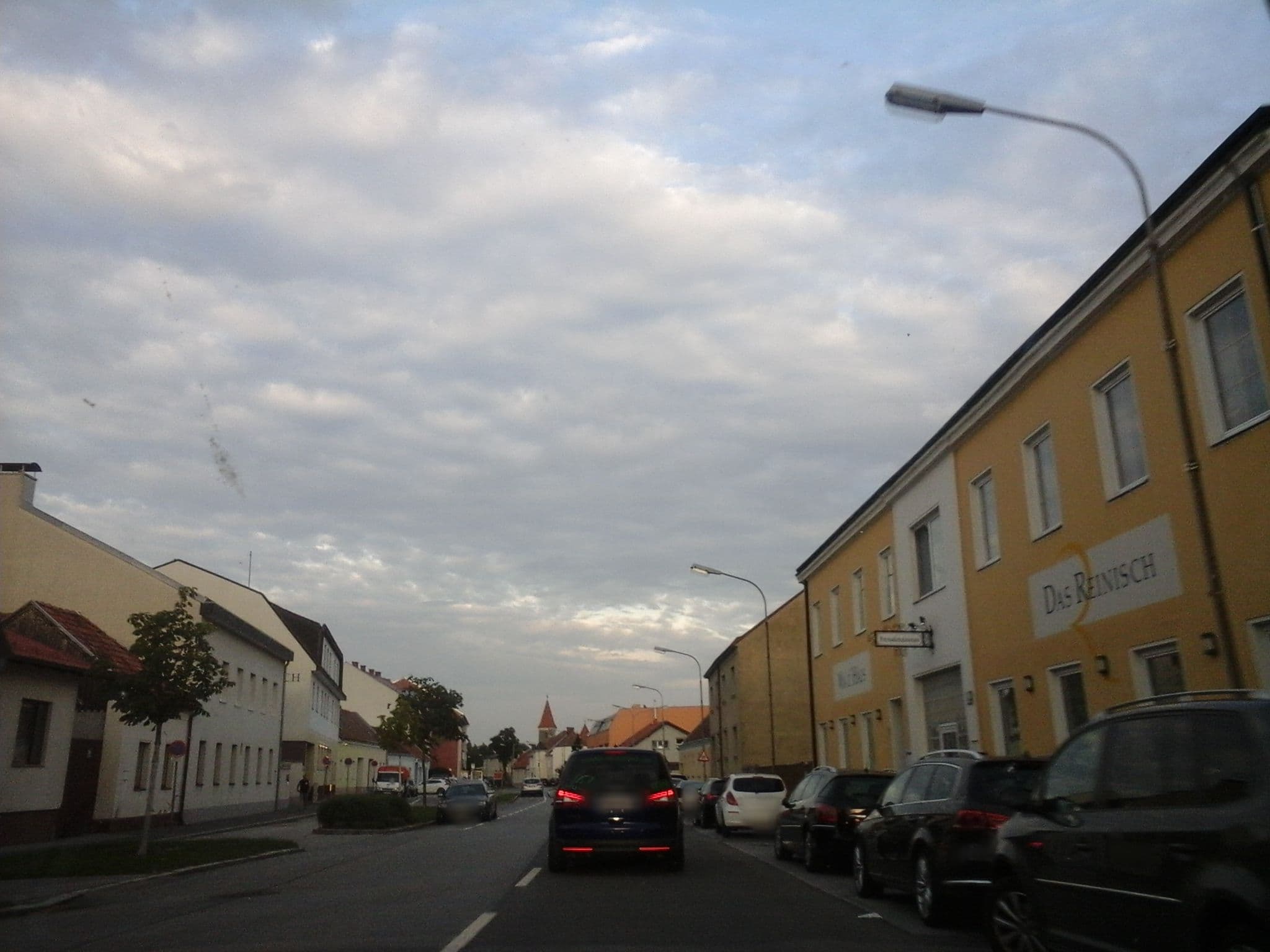 Street view near Gasthof Th Wegl, Mannswörth — © czadzik (CC BY-SA · Mapillary)