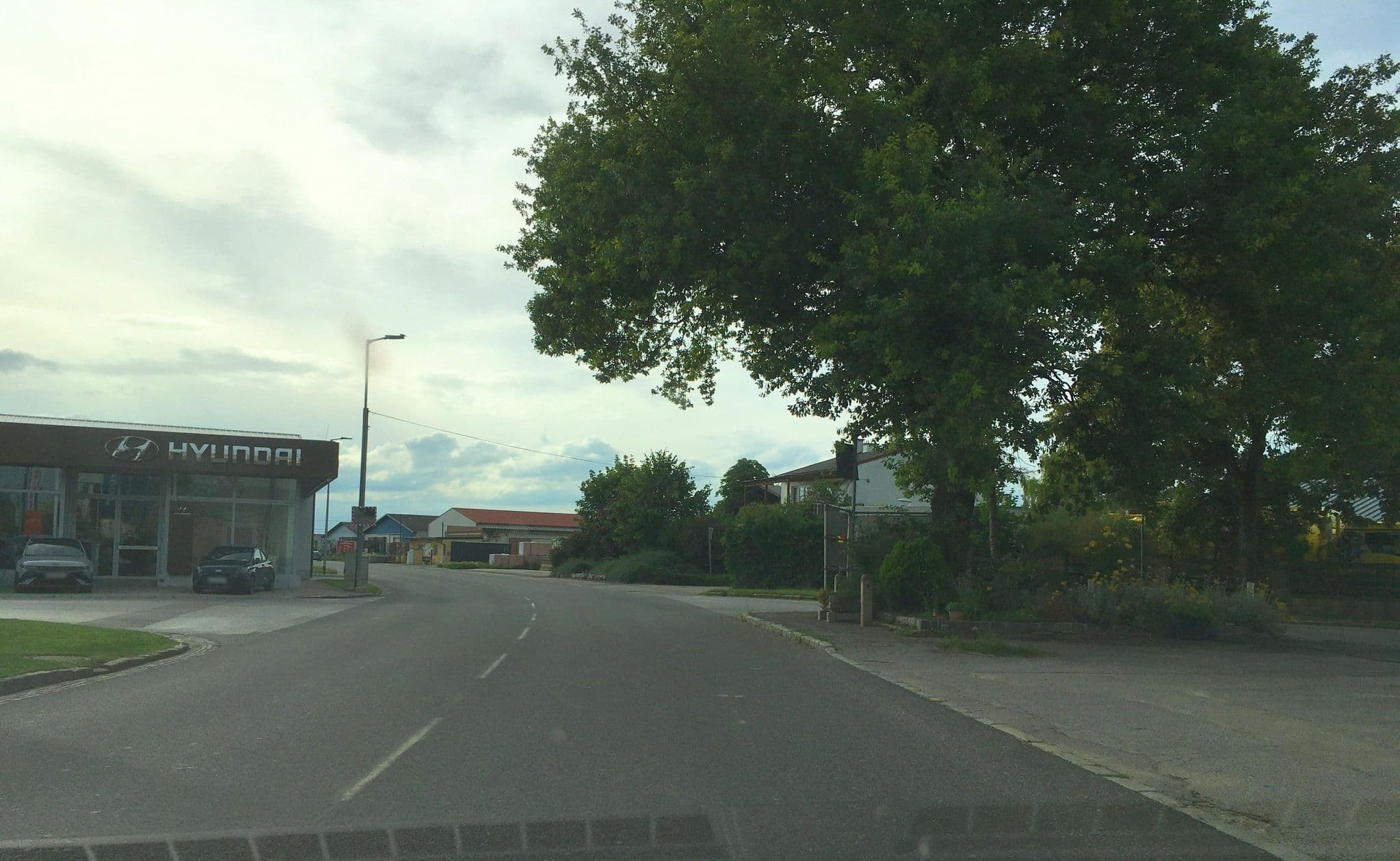 Street view near Gasthaus Hödl, Oberhausen — © istefanos (CC BY-SA · Mapillary)