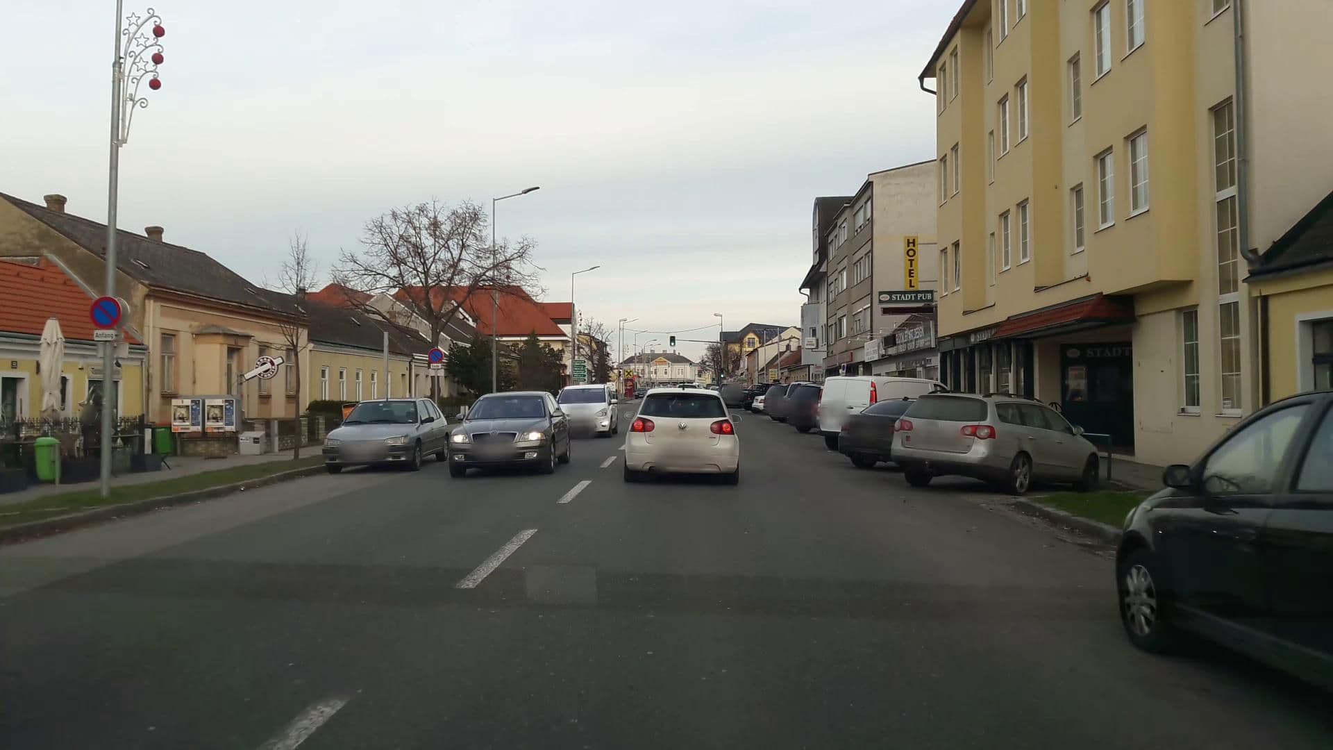 Street view near Stadthotel Deutsch-Wagram, Fink Hotelbetriebs GmbH & CoKG, Deutsch-Wagram — © stefan147 (CC BY-SA · Mapillary)