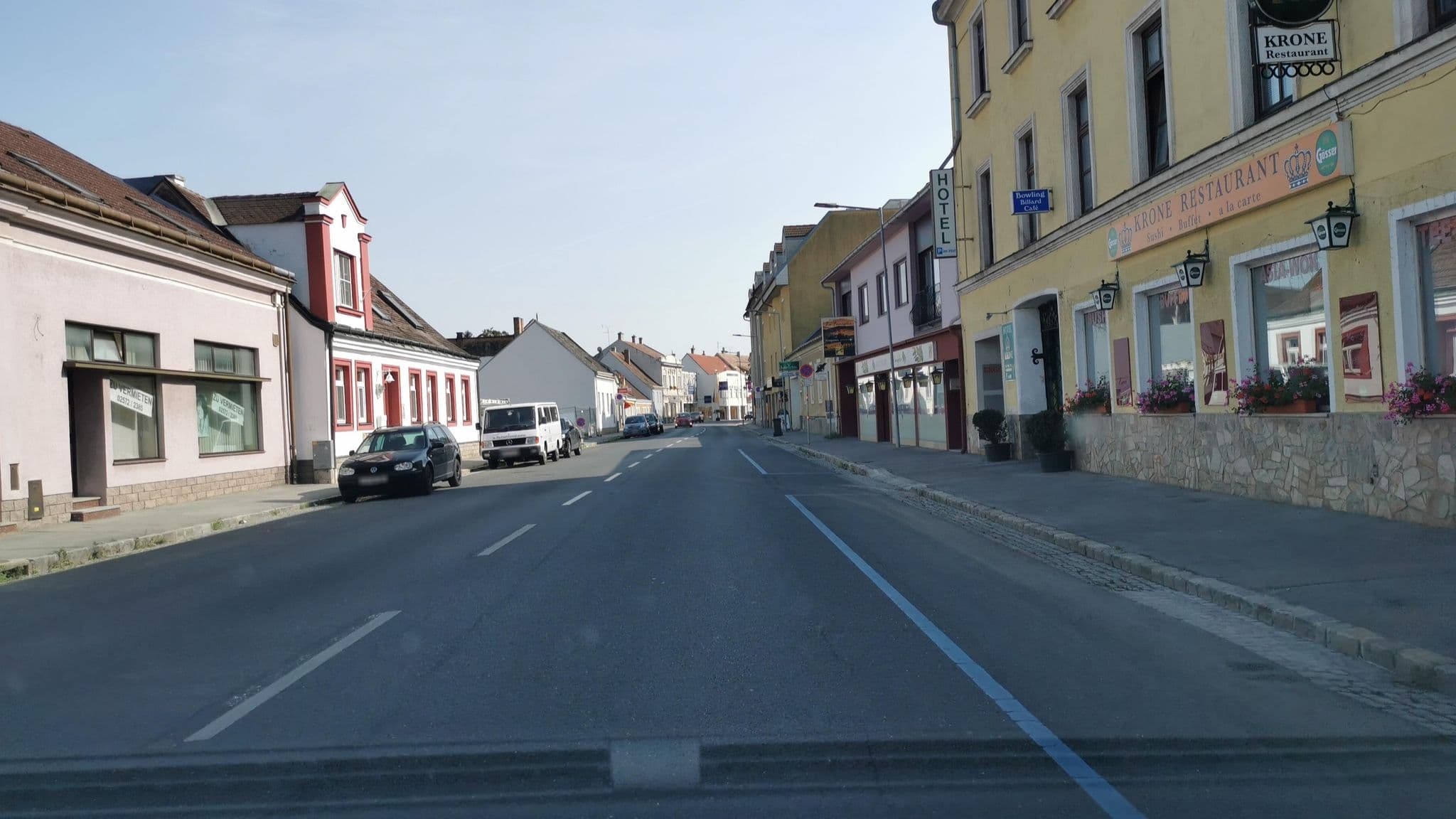 Street view near Zur goldenen Krone, Mistelbach — © hlfan (CC BY-SA · Mapillary)