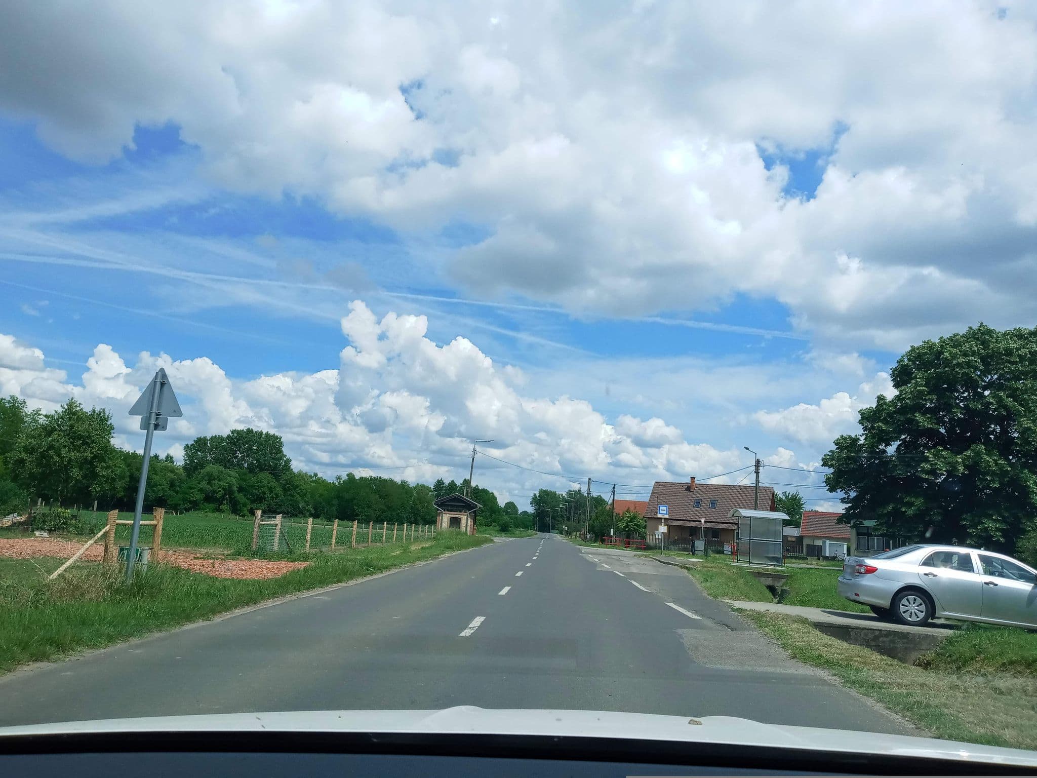 Street view near vörös-cser vendégház, Szászvár — © magyarsi (CC BY-SA · Mapillary)