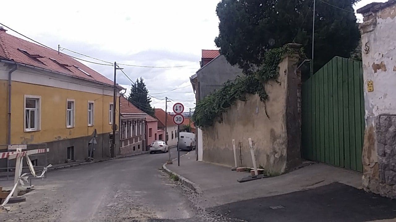 Street view near Masi Apartman, Pécs — © utvonalfelmeresek (CC BY-SA · Mapillary)