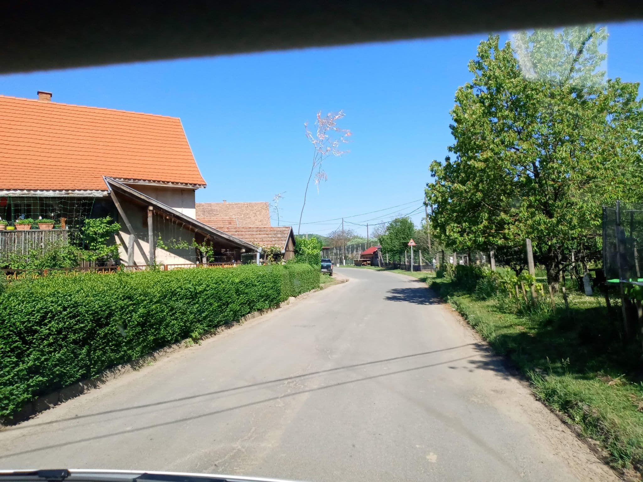 Street view near Patakpart Vendégház, Mecseknádasd — © magyarsi (CC BY-SA · Mapillary)