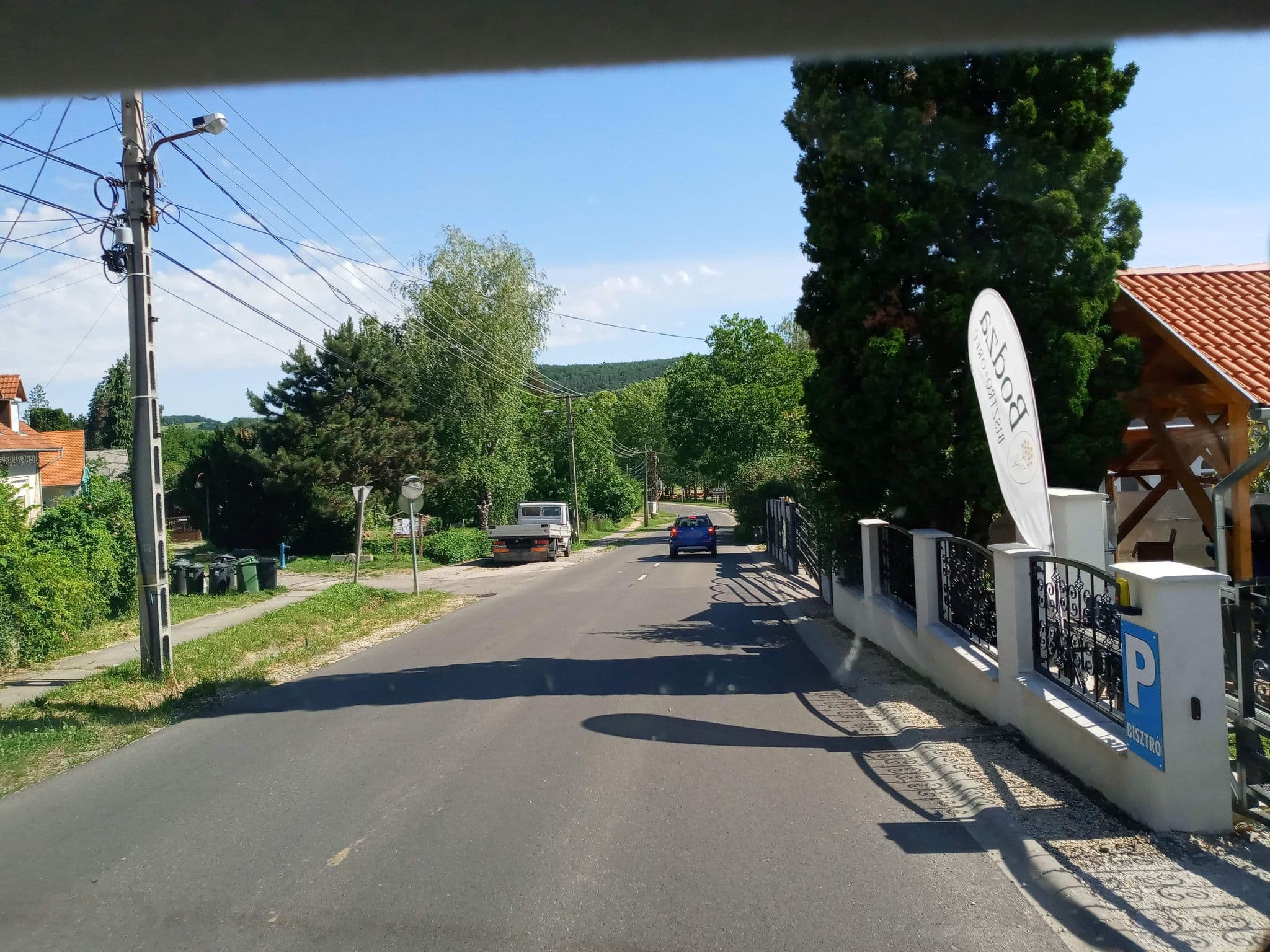 Street view near Well Panzió, Pécs — © magyarsi (CC BY-SA · Mapillary)