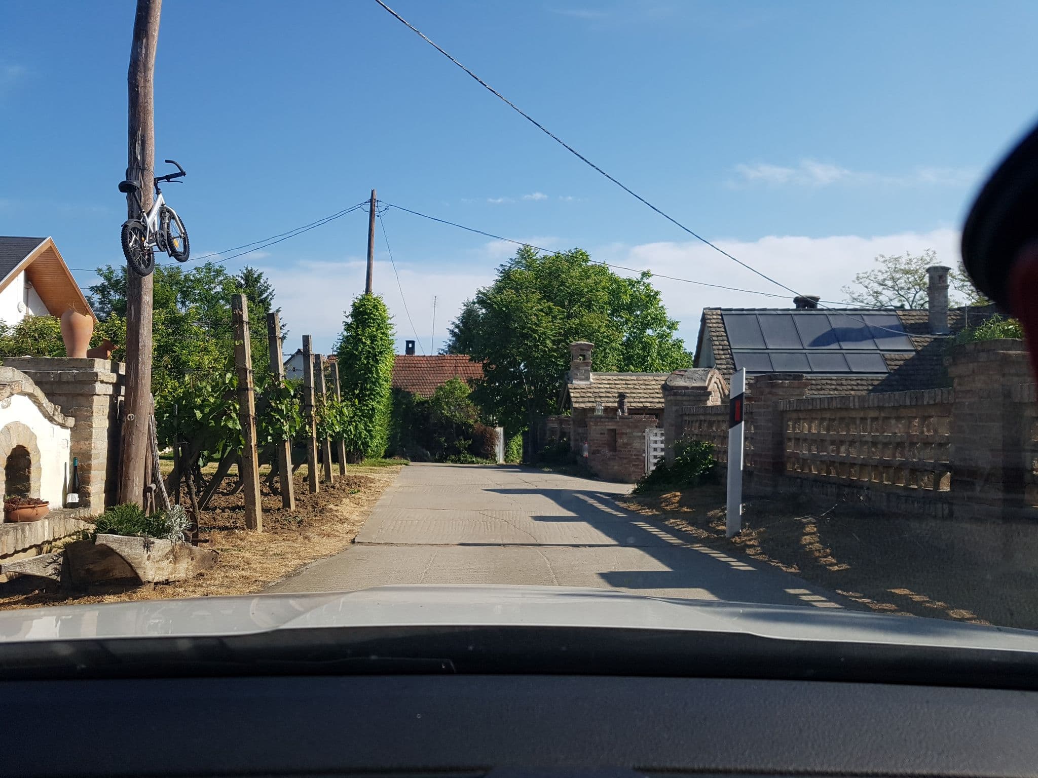 Street view near Fehér Tehén Panzió, Decs — © grin (CC BY-SA · Mapillary)