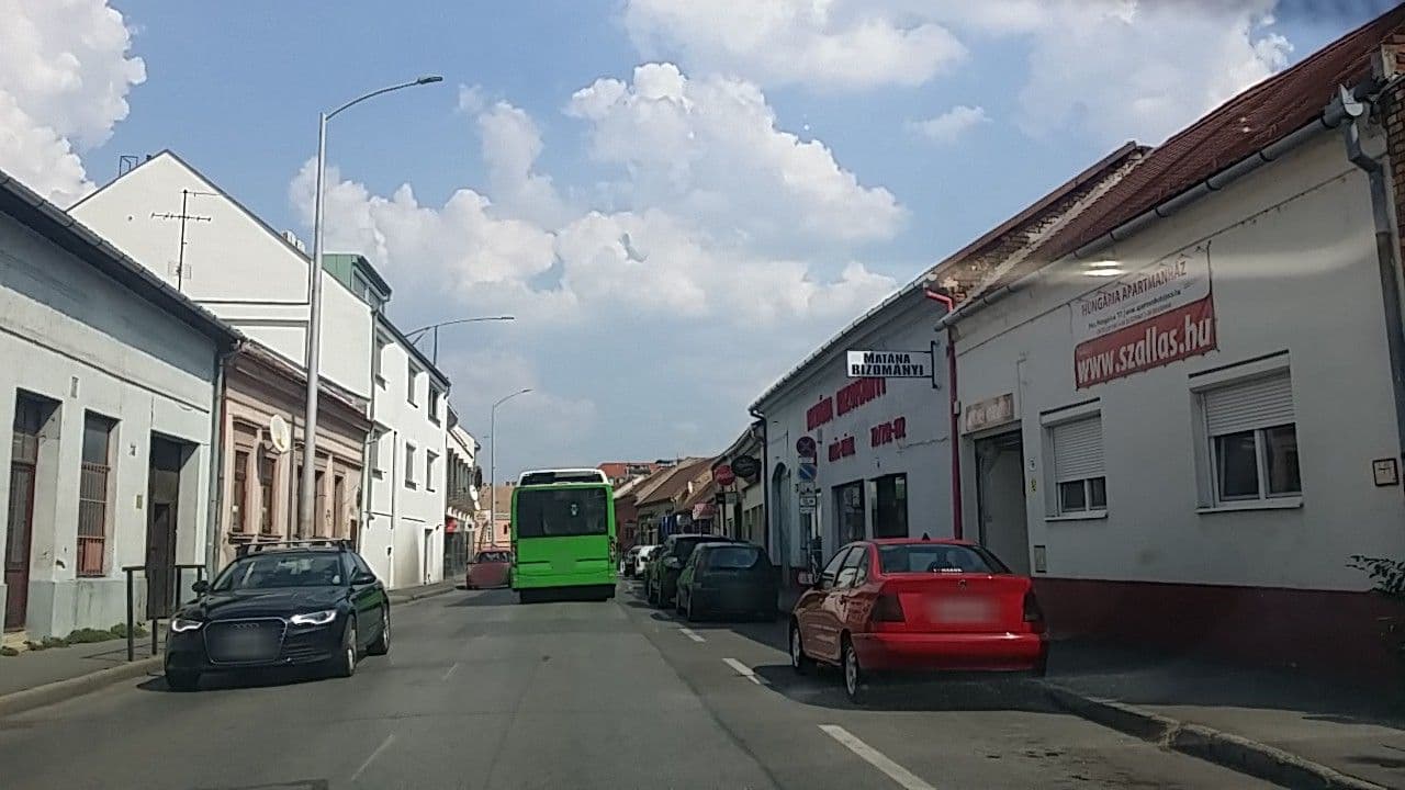Street view near Hungária Vendégház, Pécs — © utvonalfelmeresek (CC BY-SA · Mapillary)