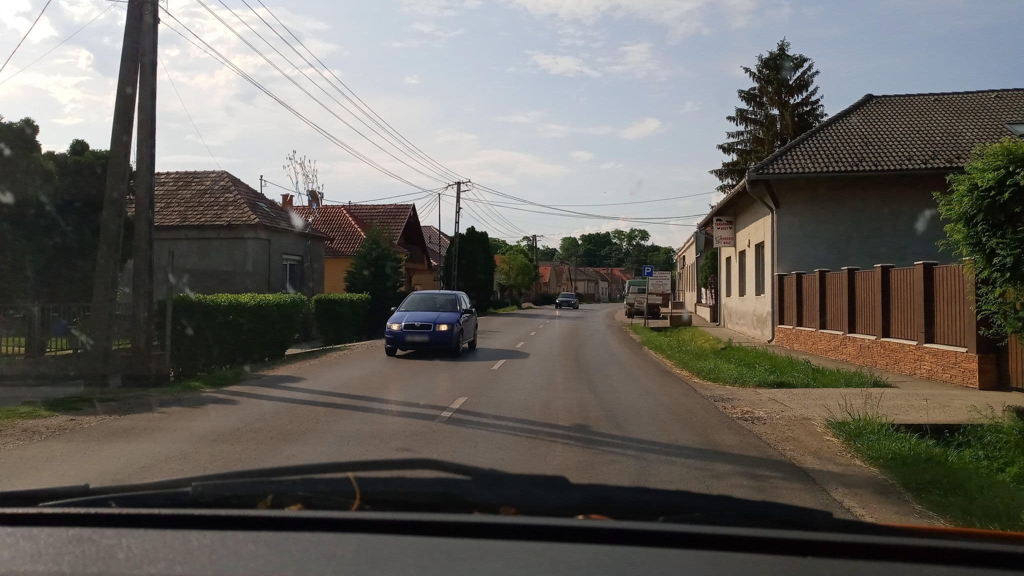 Street view near Potyka vendéglő és vendégház, Pellérd — © magyarsi (CC BY-SA · Mapillary)