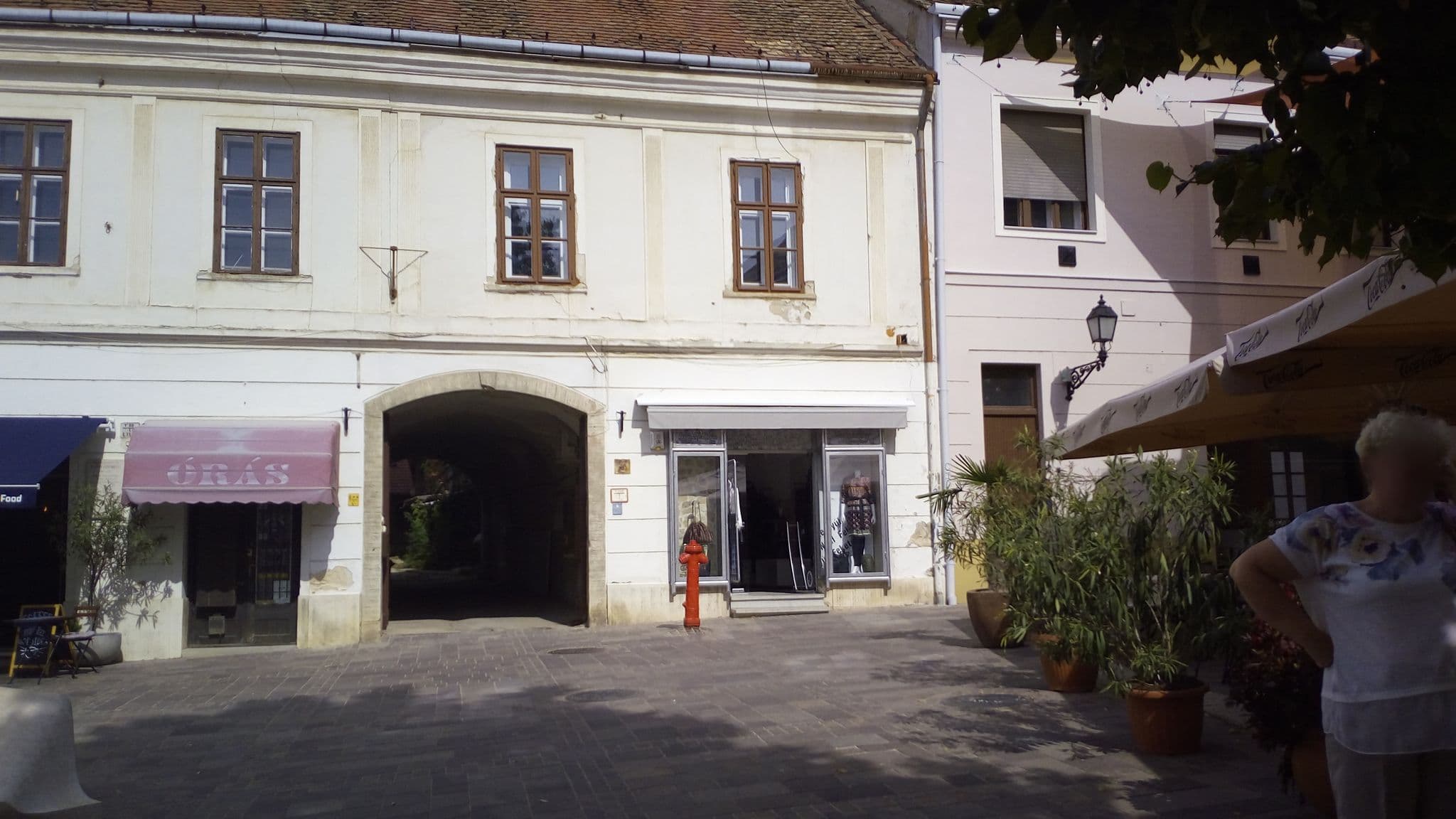 Street view near Apáca Apartment, Pécs — © keresztvolgyi (CC BY-SA · Mapillary)