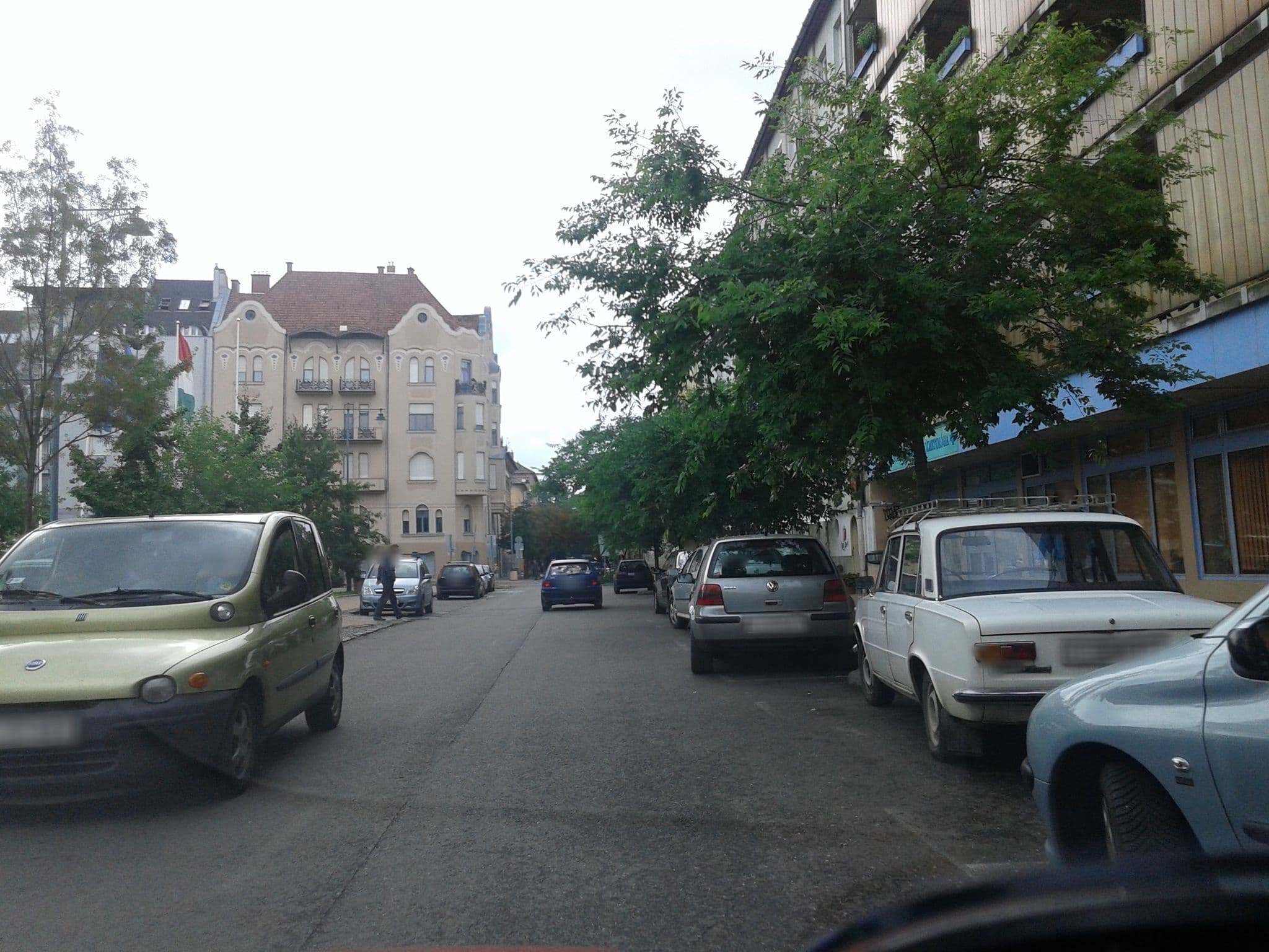 Street view near Verona Apartman Szeged, Szeged — © esandorhu (CC BY-SA · Mapillary)