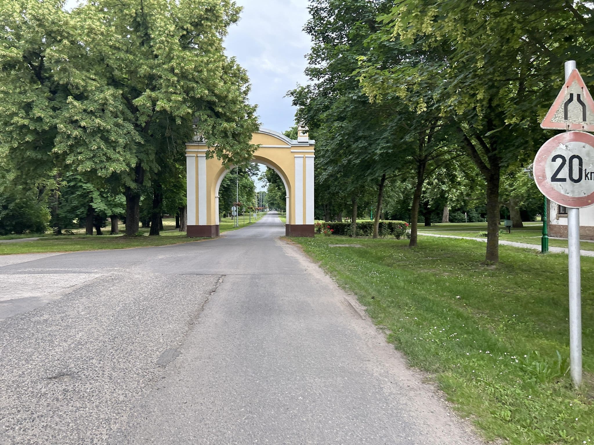 Street view near liget vendégház, Mezőhegyes — © ferretything (CC BY-SA · Mapillary)
