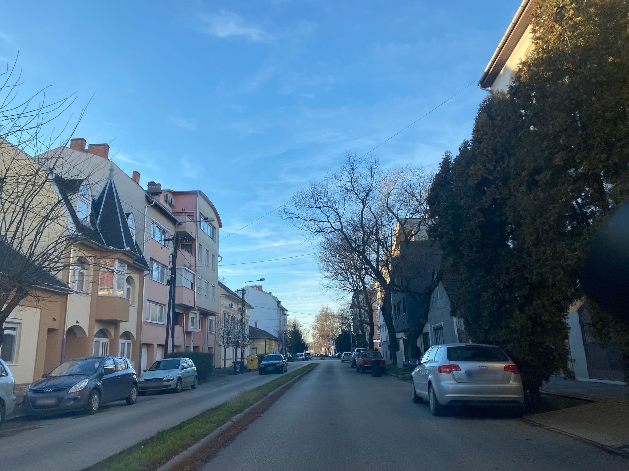 Street view near Bellerose Apartment, Szeged — © molnarb (CC BY-SA · Mapillary)