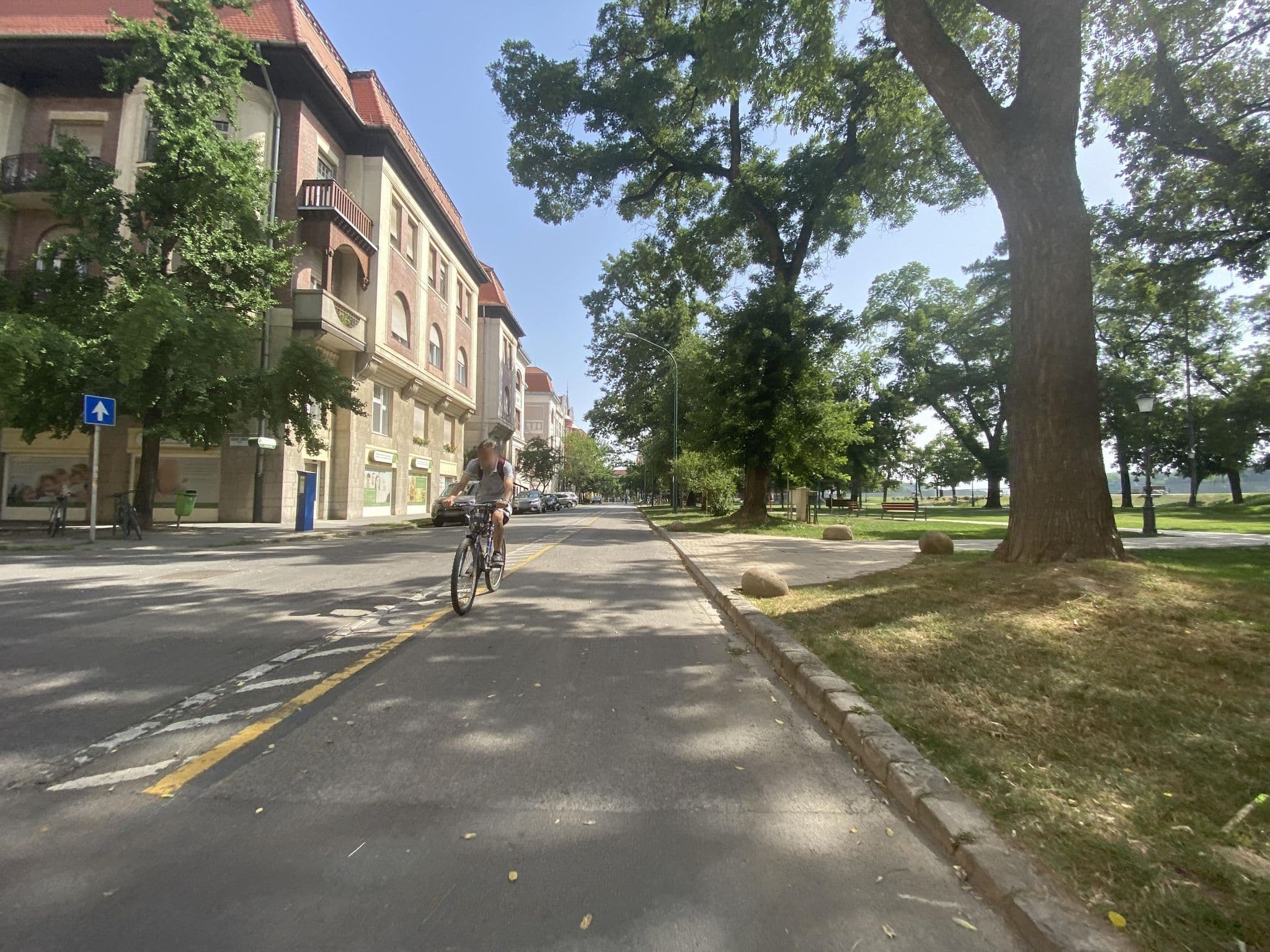 Street view near Stefánia Stúdió Apartmanok, Szeged — © molnarb (CC BY-SA · Mapillary)