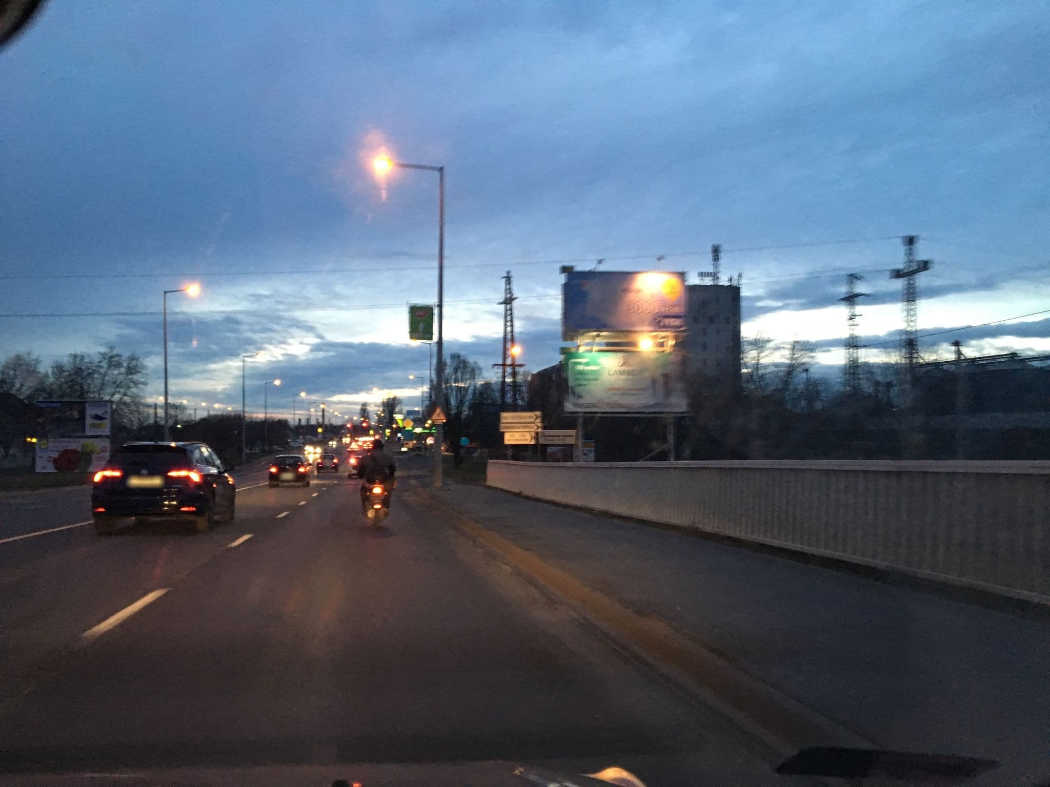 Street view near Napfeny Hotel, Szeged — © beyazg (CC BY-SA · Mapillary)